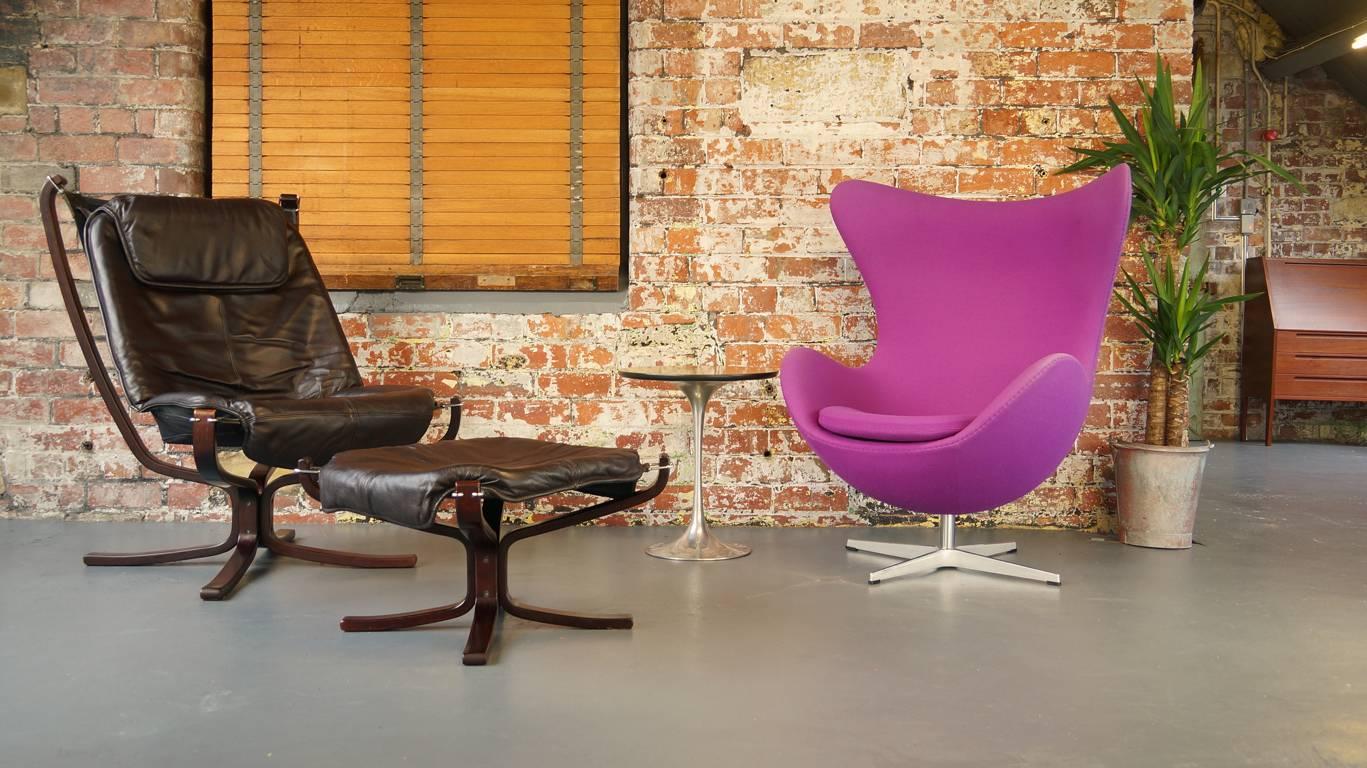 Mid-20th Century Arne Jacobsen Egg Chair for Fritz Hansen, Denmark, Purple / Fuchsia / Pink Wool