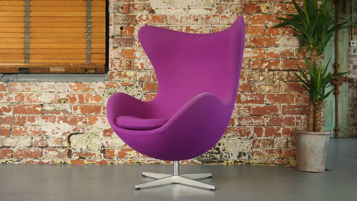 Danish Arne Jacobsen Egg Chair for Fritz Hansen, Denmark, Purple / Fuchsia / Pink Wool