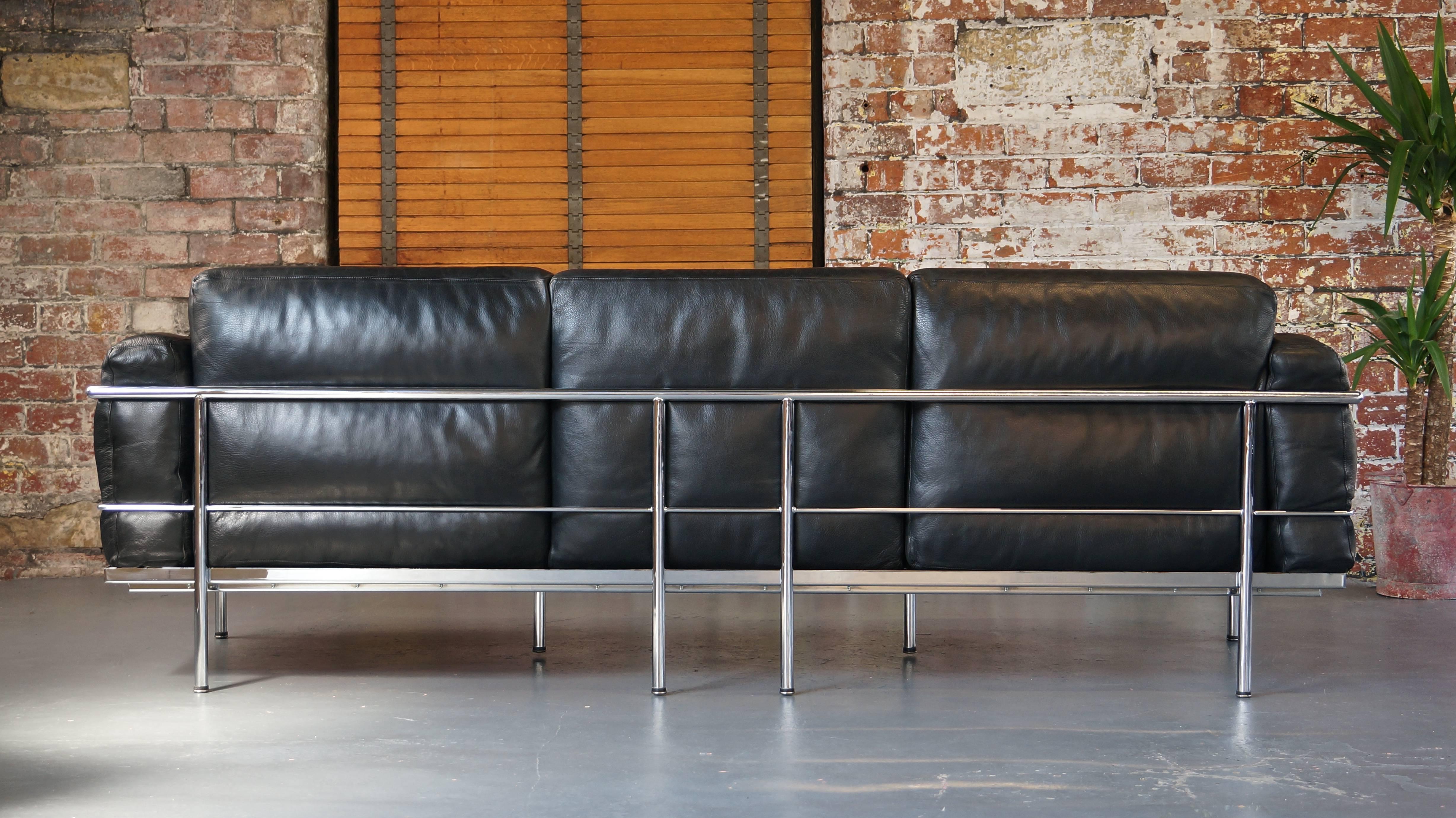 Vintage Black Leather Grand Confort LC3 Three-Seat Sofa, Le Corbusier In Good Condition In Huddersfield, GB