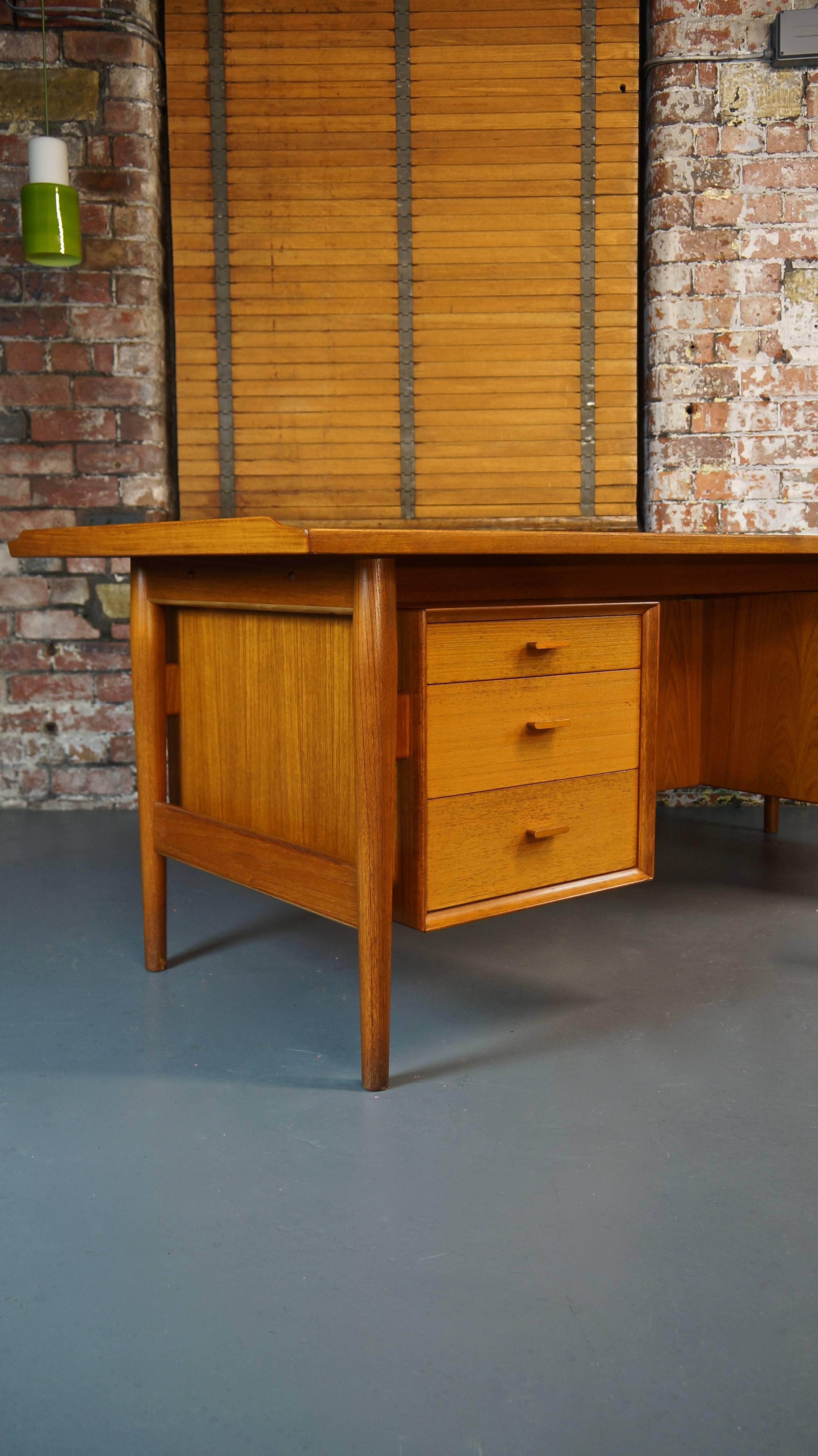 Mid-20th Century Arne Vodder Model 207 Danish Teak Desk, Sibast Denmark, Rare Large Width 205cm