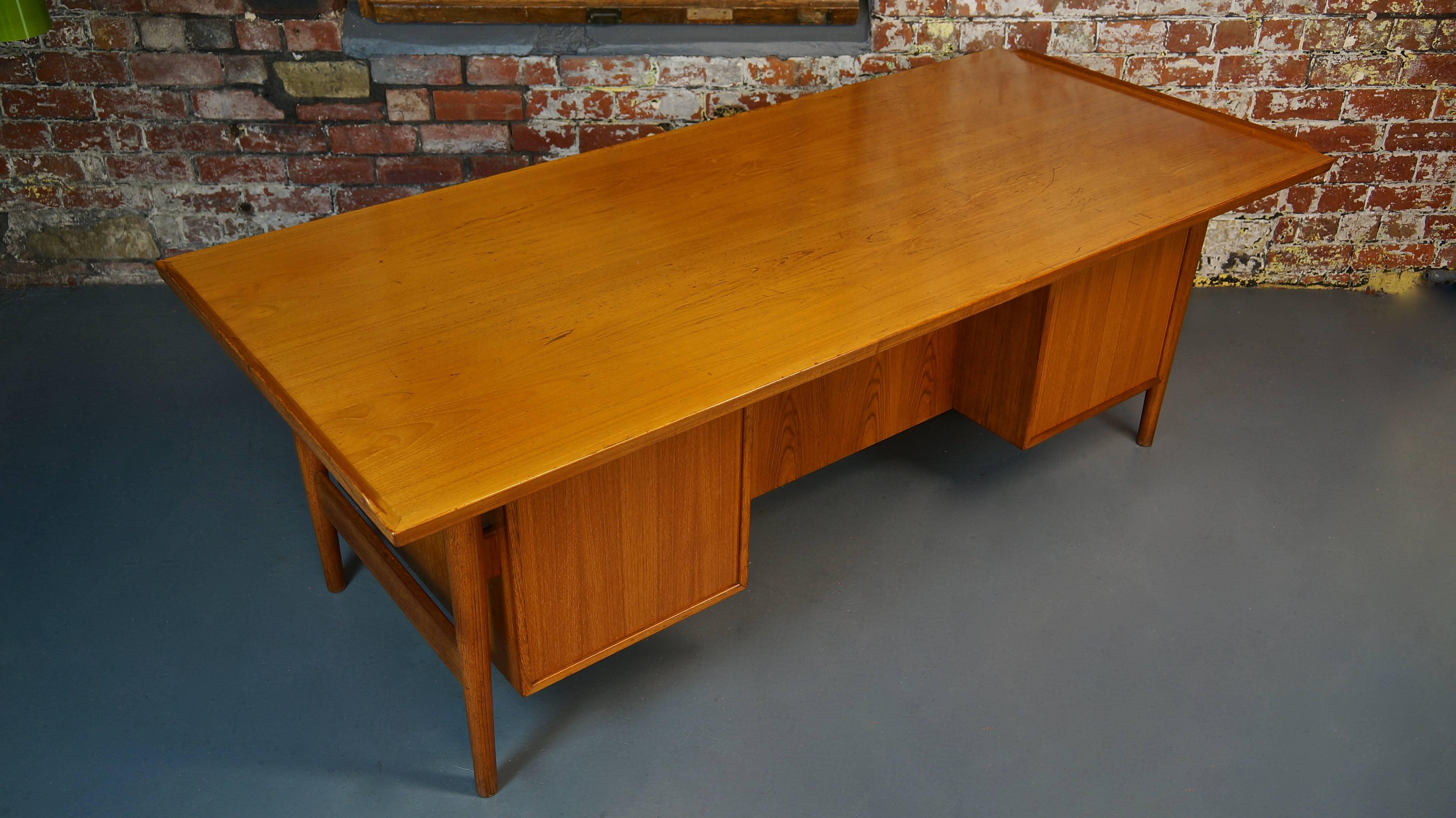 Arne Vodder Model 207 Danish Teak Desk, Sibast Denmark, Rare Large Width 205cm 4