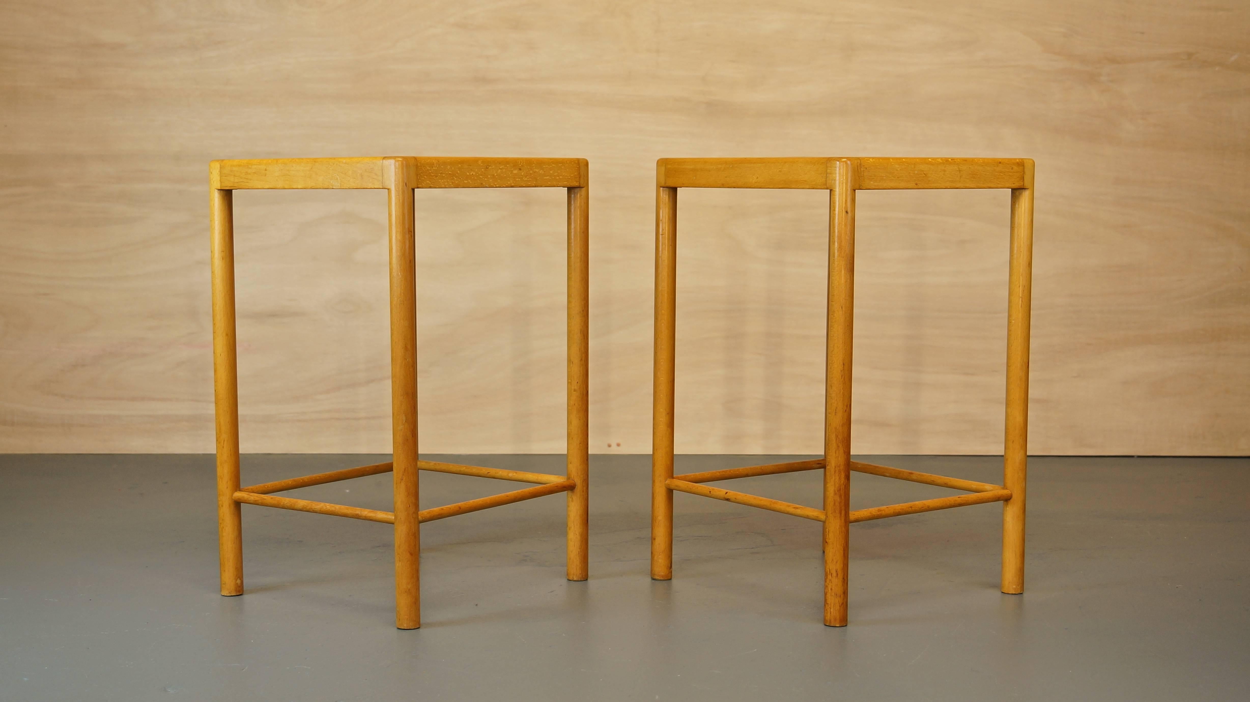 Pair of rare early vintage Fritz Hansen side/end tables in beech, 1940s.

Confirmed in writing by Fritz Hansen to be early production side tables by Ole Wanscher, a very rare model.

From the same range as the nesting tables also designed by Ole