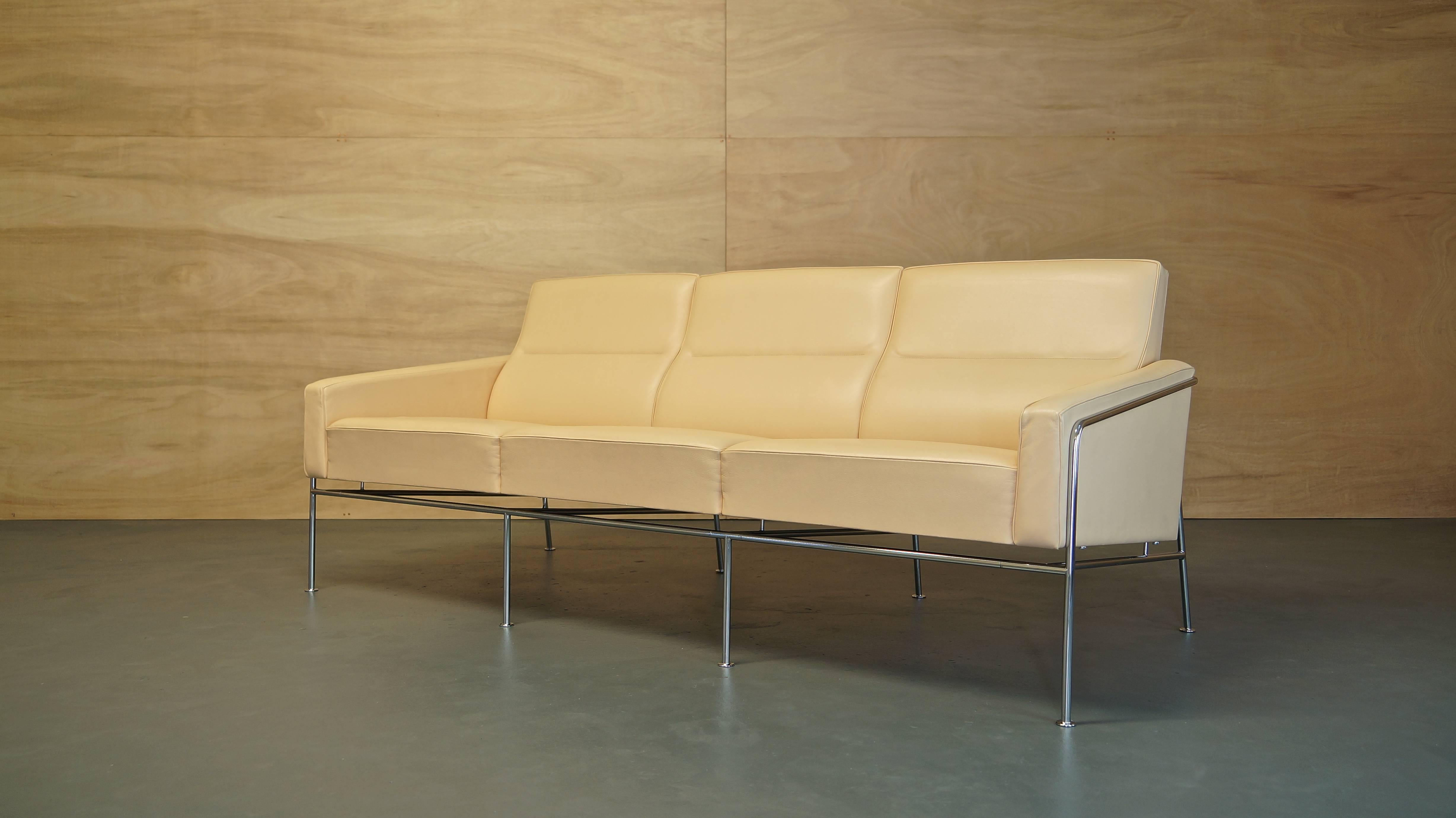 Danish Vintage Arne Jacobsen Series 3303 Leather Sofa by Fritz Hansen For Sale 3