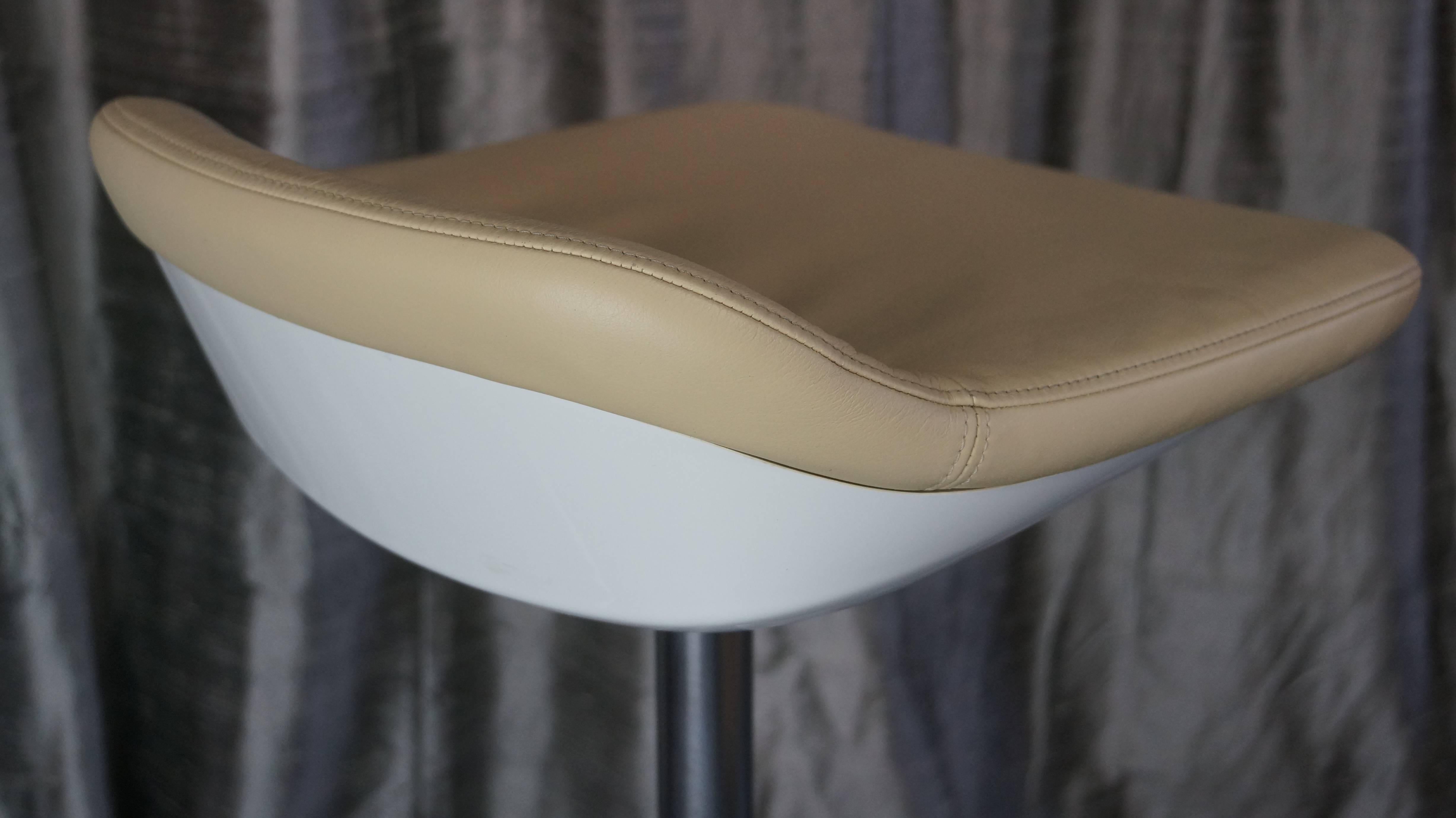 Set of Four Cream Leather Walter Knoll Turtle Bar/Counter Stools, Pearson, Lloyd In Good Condition In Huddersfield, GB