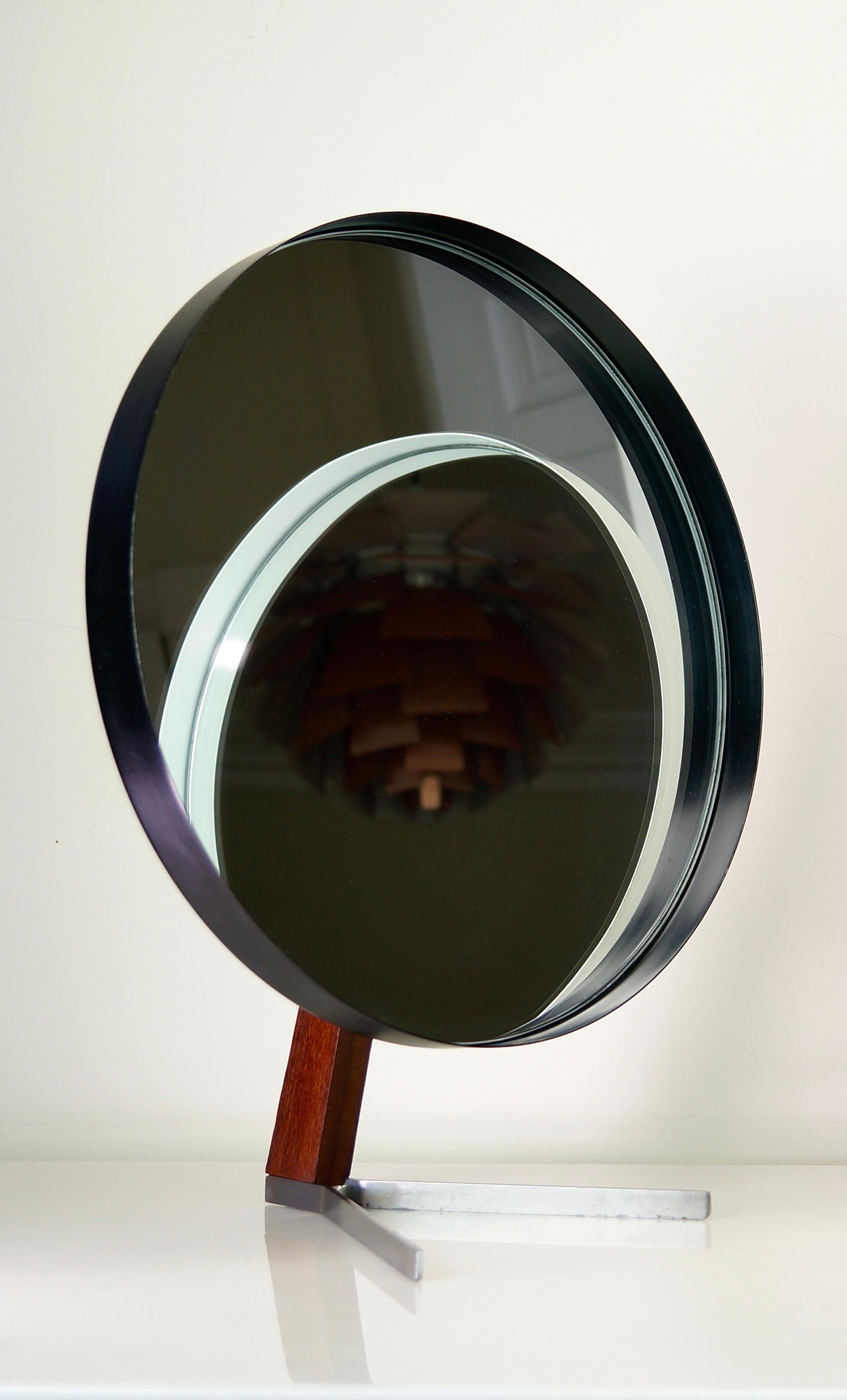 Large black vintage table vanity mirror by Owen F. Thomas for Durlston Designs Ltd, England 1960s.

A fantastic quality mirror designed in the 1960s, but with a timeless sleek design.

The large circular mirror is set into a painted steel frame