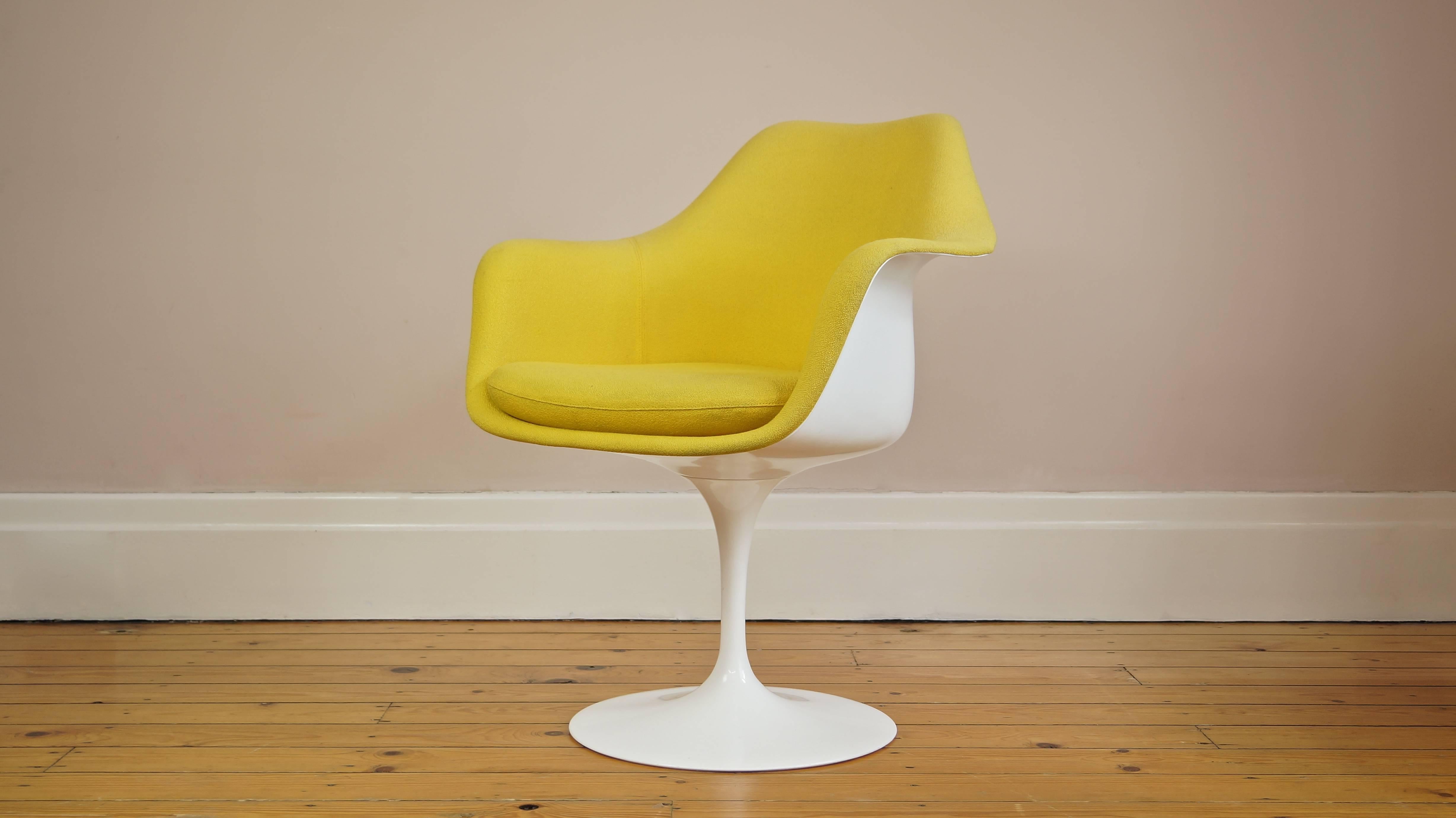 Authentic Knoll Tulip armchair. 

Designer: Eero Saarinen - Knoll USA.
Designed circa 1956.

A genuine Eero Saarinen Tulip armchair, manufactured by Knoll.

Incredibly rare fully upholstered version, offered here in yellow wool.

These were