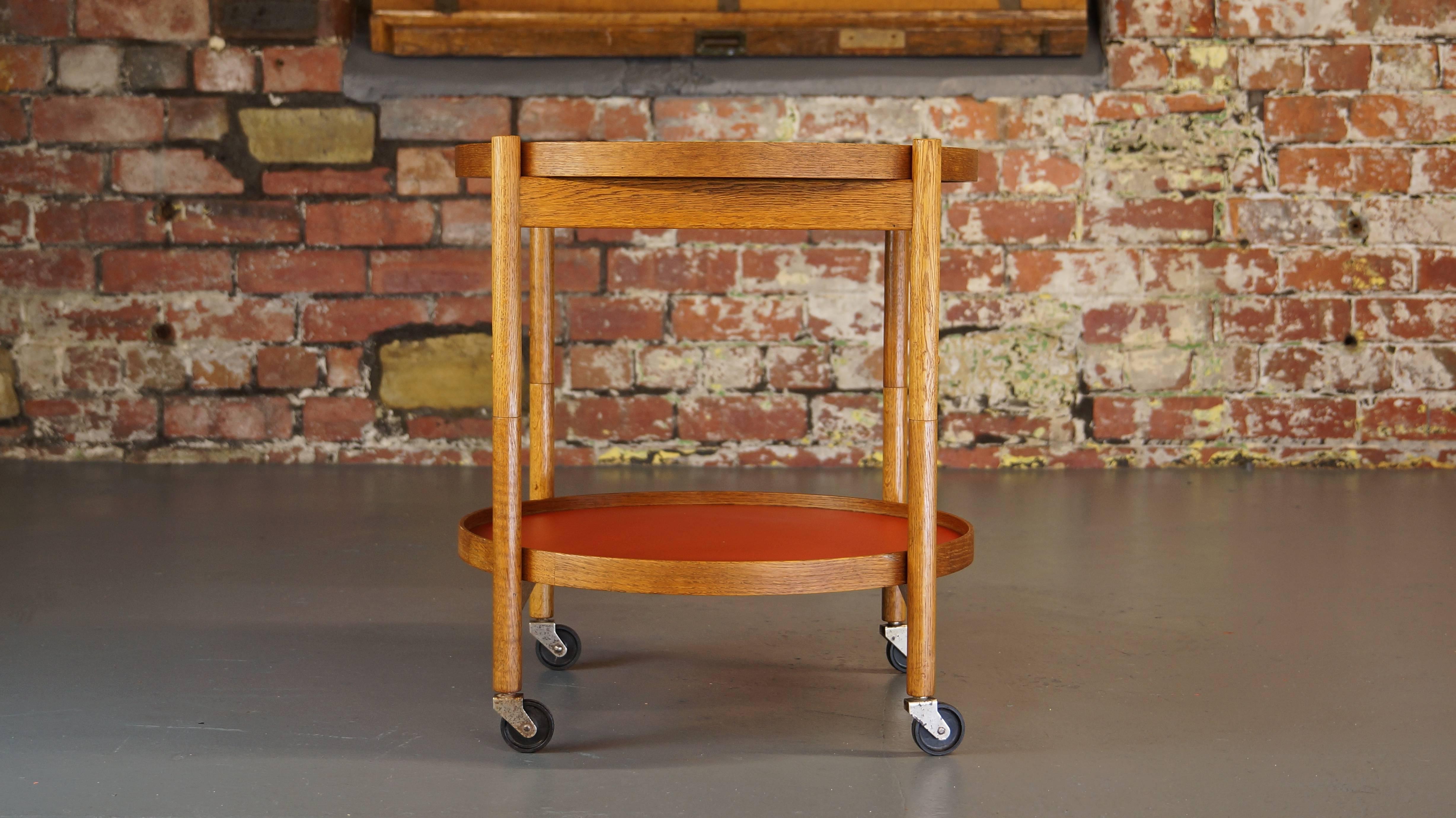 Hans Bolling tray table, teak vintage oak, Torben Orskov, 1963.

Reversible trays red and black.