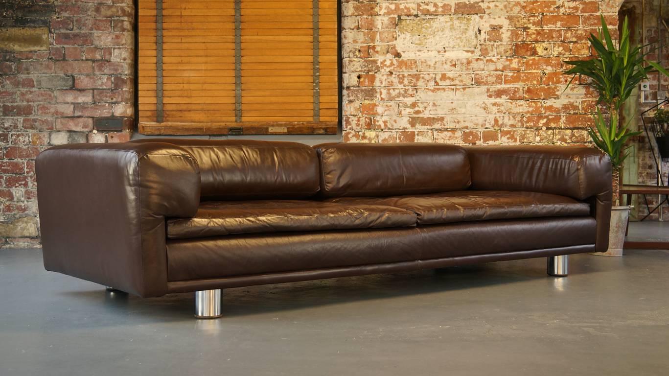 Large vintage 1970s HK Diplomat sofa in brown leather.

Designed by Howard Keith, circa 1970s, United Kingdom.

*Please note that this is the original and genuine 1970's model by HK and not the replica "Durant Sofa"

Famously owned by