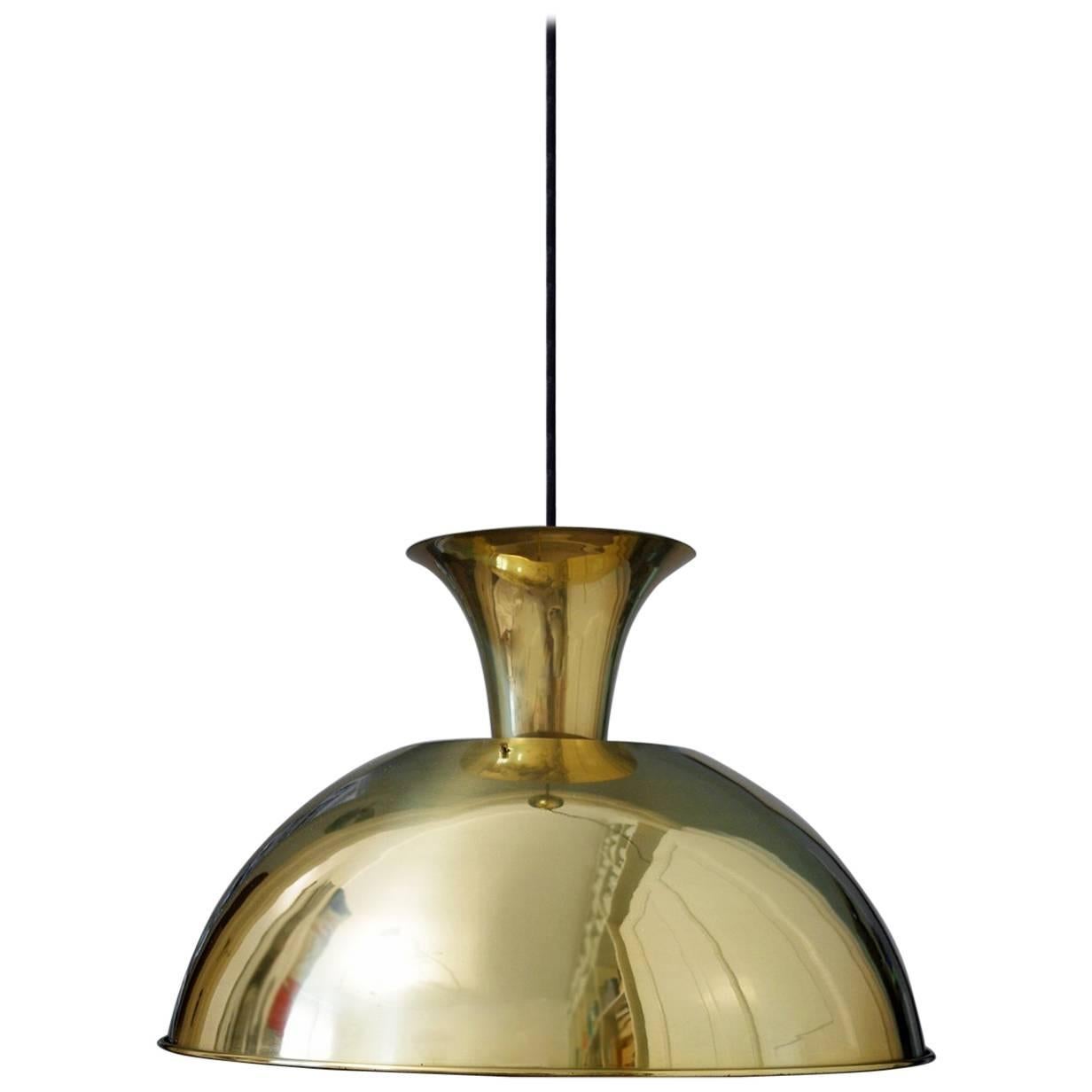 Pair of wonderful large solid brass pendant lights by Florian Schulz.
Germany, 1960s.
Lamp sockets: One x E27 (E26)
Measures: Diameter 20.1 in.
Height of the body: 13 in.
Cable length or/and weights - upon request.


 