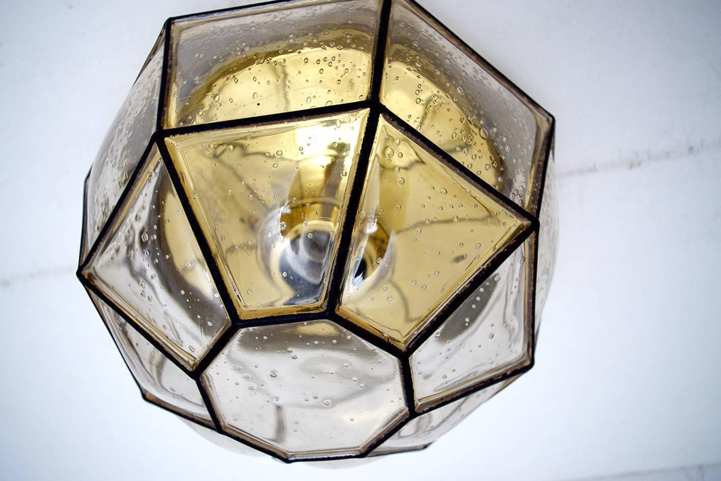 Beautiful hand blown bubble glass wall or ceiling light in the Art Dèco style.
Germany, 1960s.
Sockets: One E27 (US 1x E26).
   