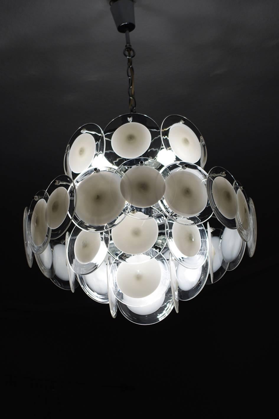 Large and very beautiful white bown Murano glass discs chandelier by Vistosi.
Italy, 1960s
Height (body): 20 In 
Lamp sockets. 9