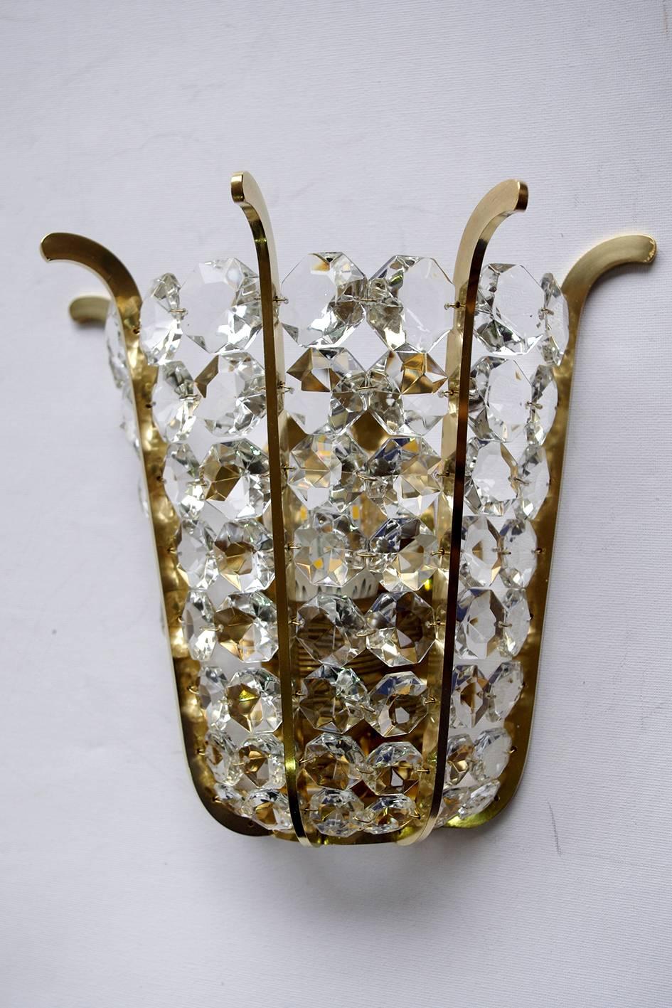Very Beautiful and Rare Pair of Crystal Glass and Brass Sconces, Austria, 1950s In Good Condition For Sale In Berlin, DE