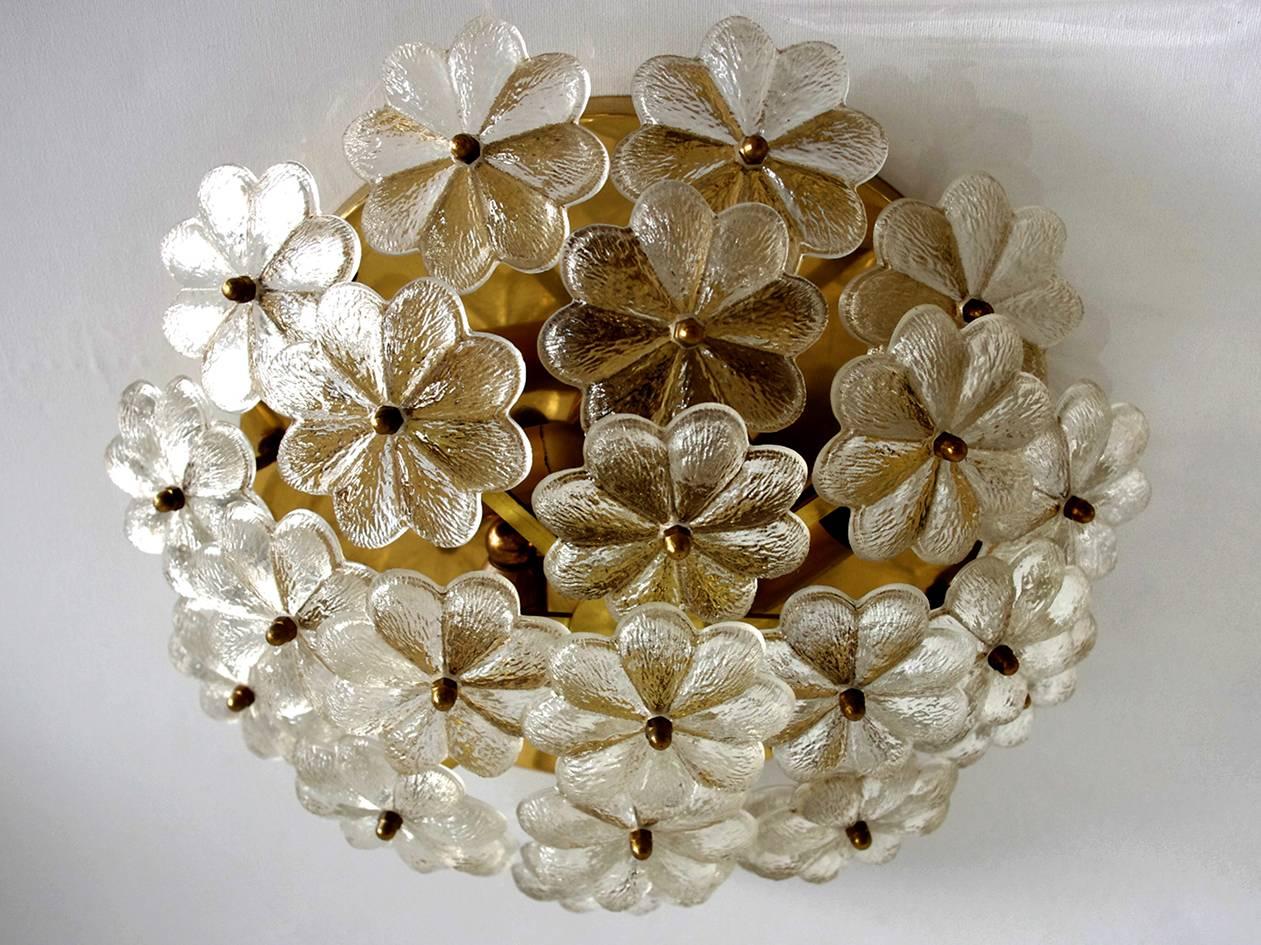 Floral glass and brass flush mount by Ernst Palme.
Germany, 1960s.

Lamp sockets: 5x E14.