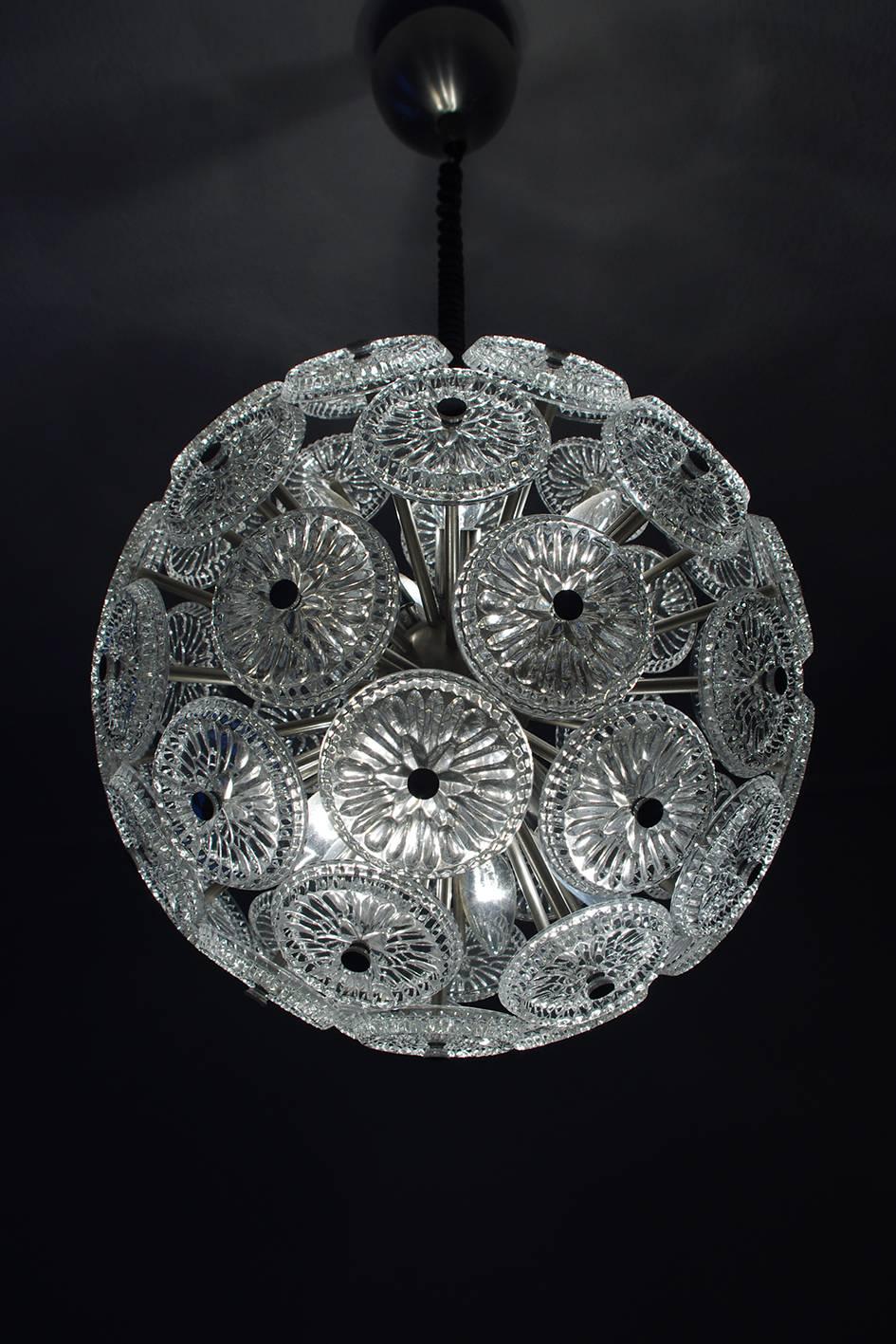 Beautiful glass and nickel Snowball chandelier.
Italy, 1960s
Lamp sockets: 10