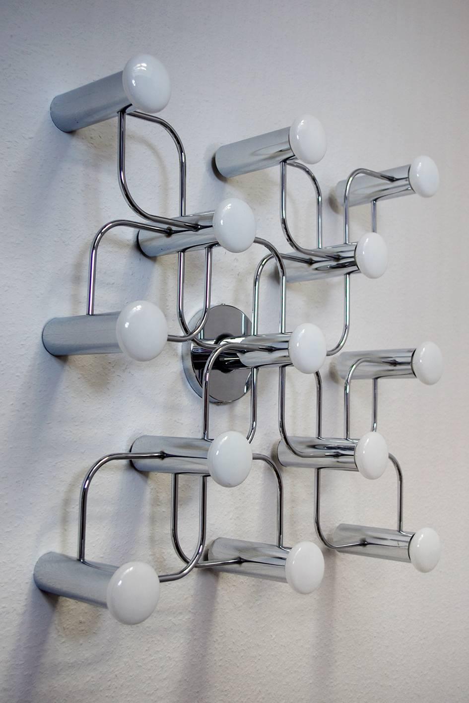 Sculptural Sciolari style ceiling or wall flush mount in chrome by Leola,
Germany, 1960s.

Lamp sockets: 13