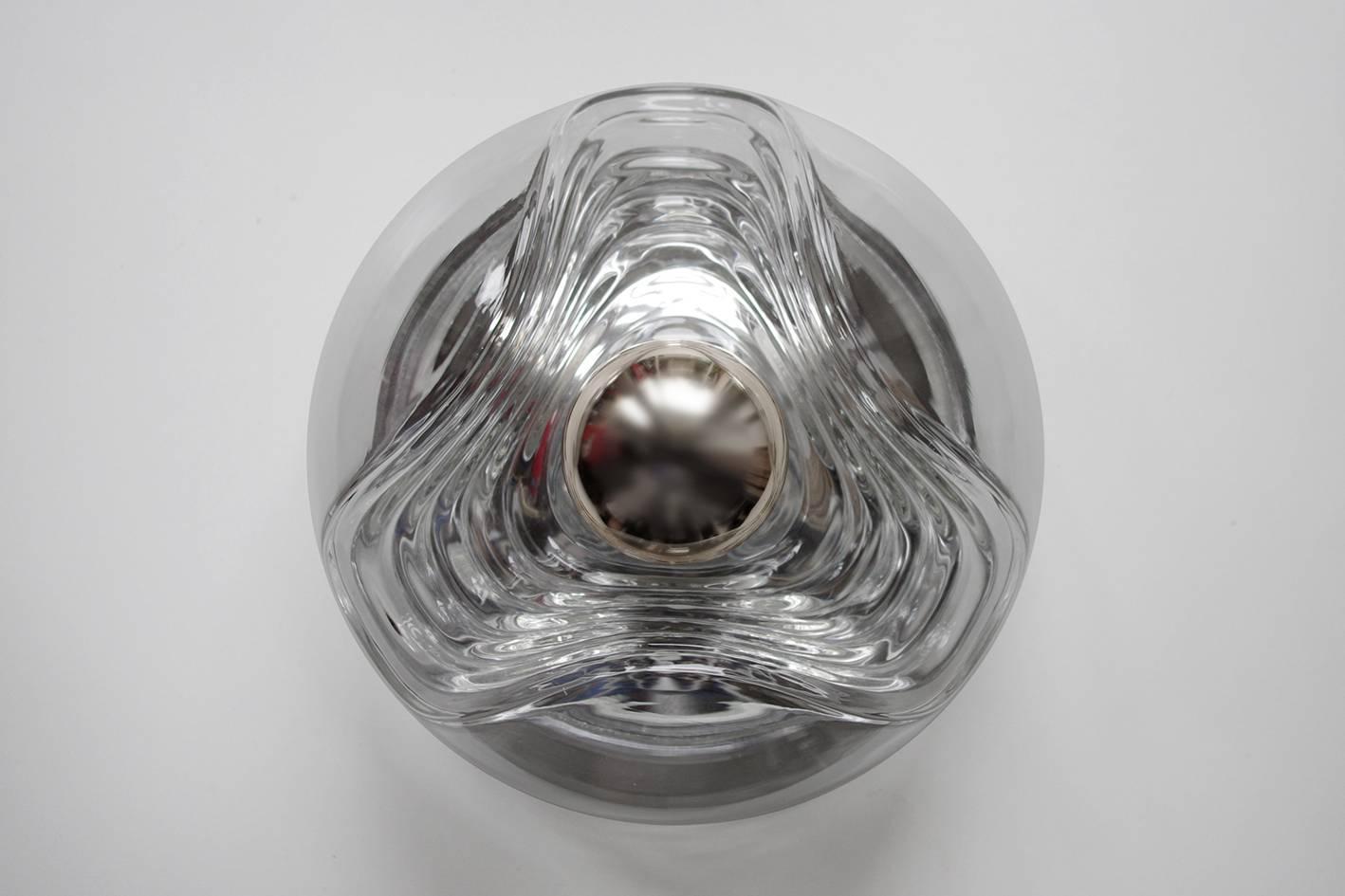 Paire d'encastrements organiques sculpturaux en verre clair.
Allemagne, années 1960-1970.

Douilles de lampe : 1 x E27 (US E26)