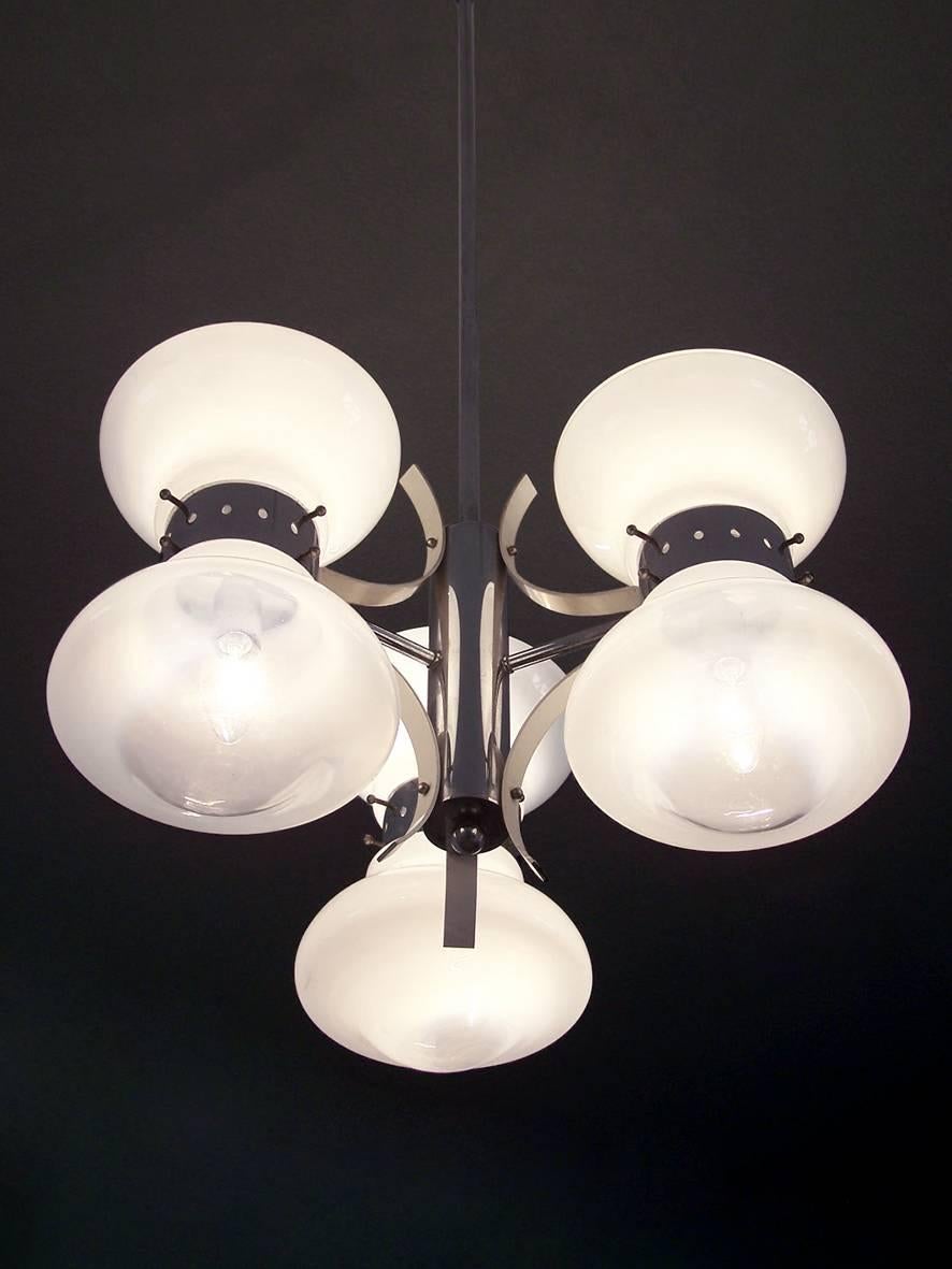 Very rare white blown glass and chrome chandelier/pendant by Carlo Nason for Mazzega, 
Italy, 1960.

Lamp sockets: 6.