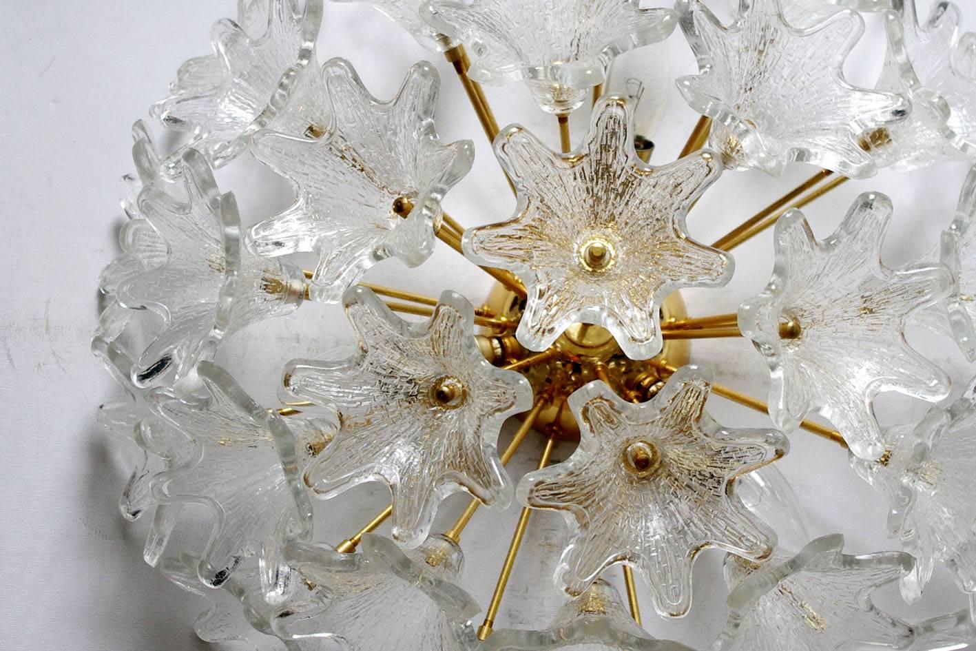 Wonderful Murano glass flower flush mount or chandelier by Venini for VeArt. 
Italy, 1960s.