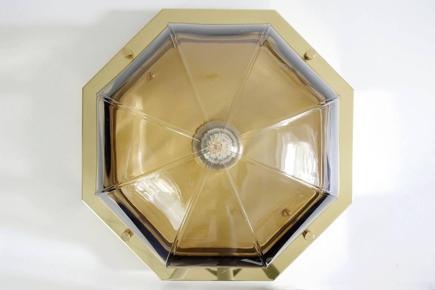 Grandes lampes de plafond ou murales allemandes en verre et laiton d'époque 1960 Bon état - En vente à Berlin, DE