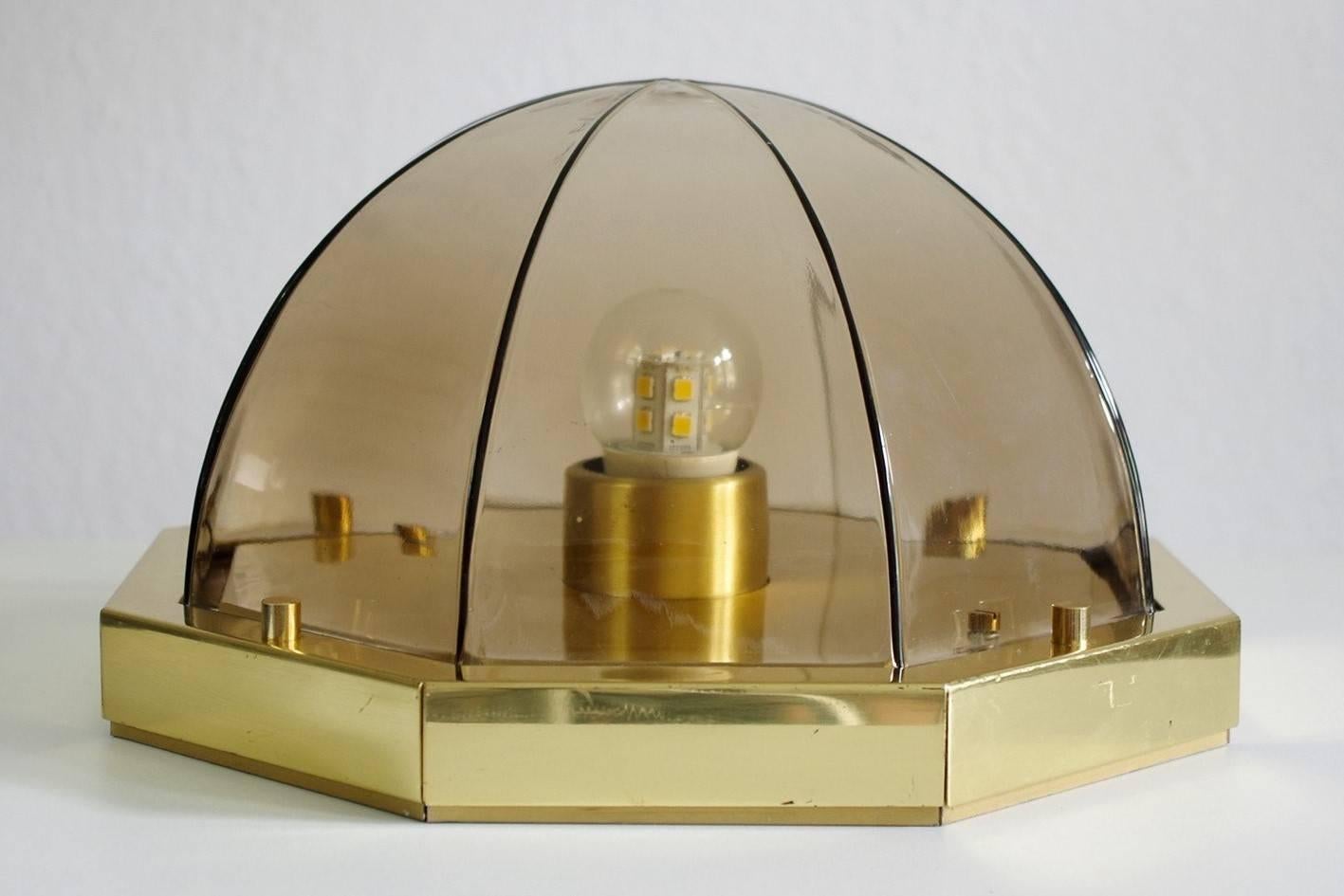 Grandes lampes de plafond ou murales allemandes en verre et laiton d'époque 1960 en vente 1