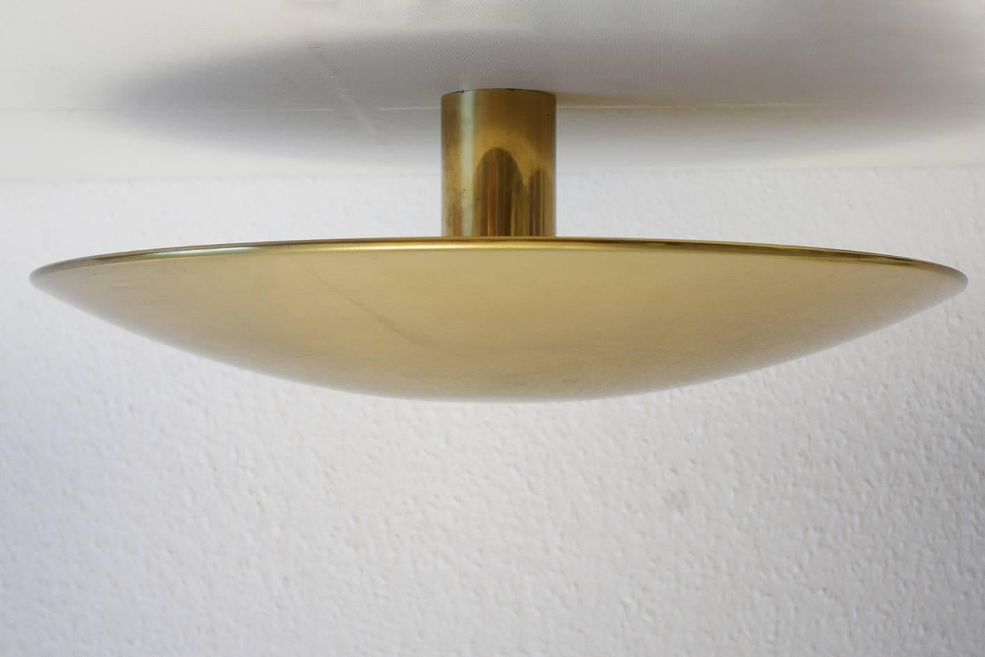 Large solid brass flush mount for wall or ceiling by Florian Schulz, 
Germany, 1960s.
Lamp sockets: 5x E27 (US E26).
