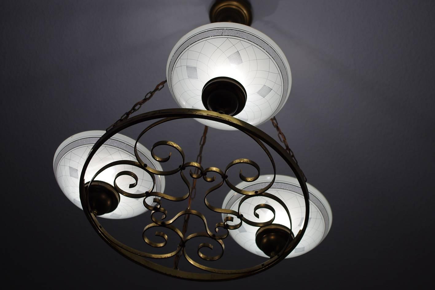 Tedesco Lampadario tedesco d'epoca in ottone e vetro, anni '40 in vendita