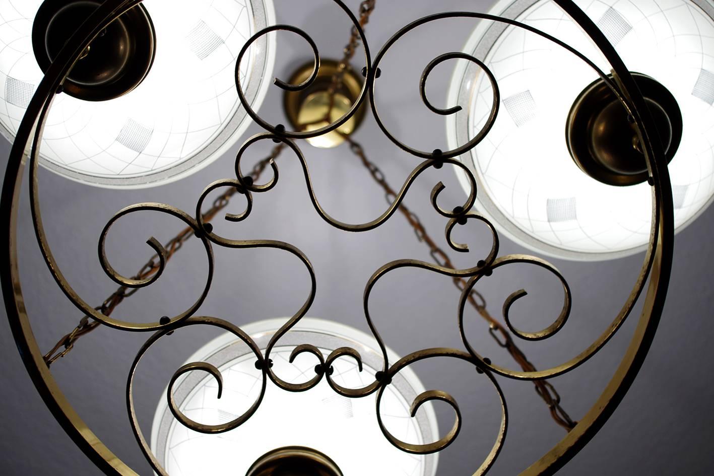 XX secolo Lampadario tedesco d'epoca in ottone e vetro, anni '40 in vendita
