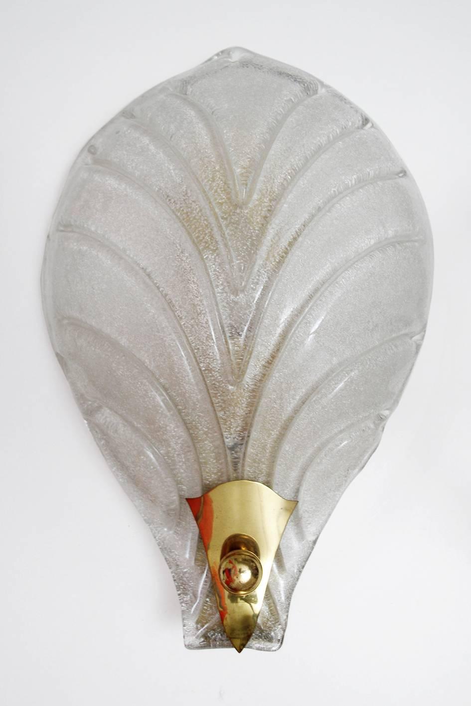 Pair of beautiful large Murano glass and brass palm leaf or shell sconces.
Italy, 1960s.