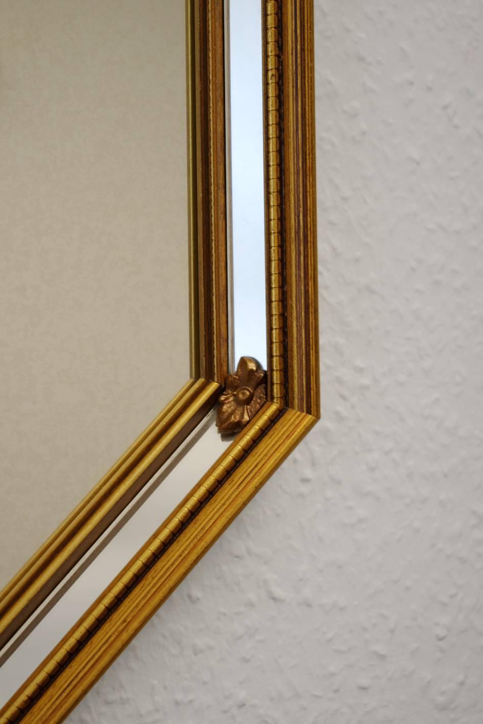 Schöner Spiegel aus Vergoldungsholz. 
Frankreich, 1950er - 1960er Jahre