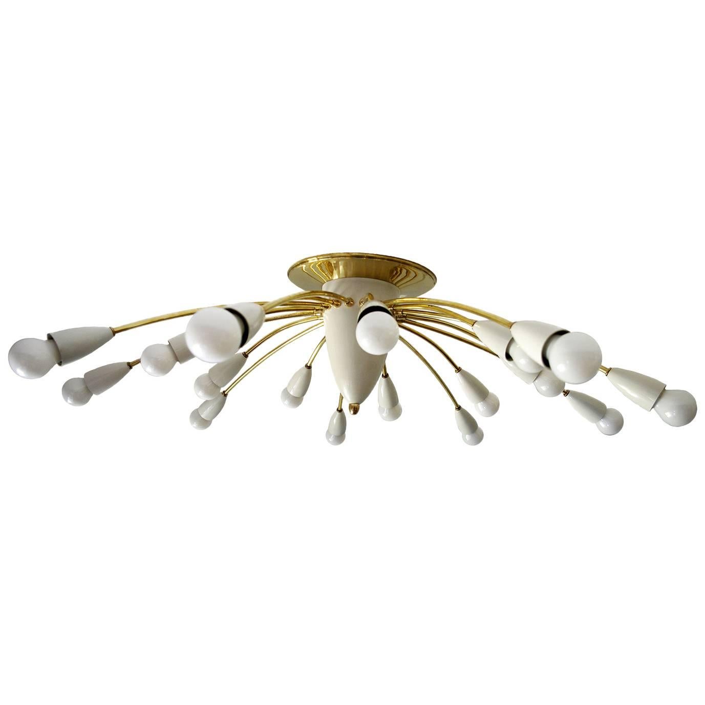 italien Deux grands plafonniers à dix-huit branches Stilnovo Lights Chandeliers 1950s en vente