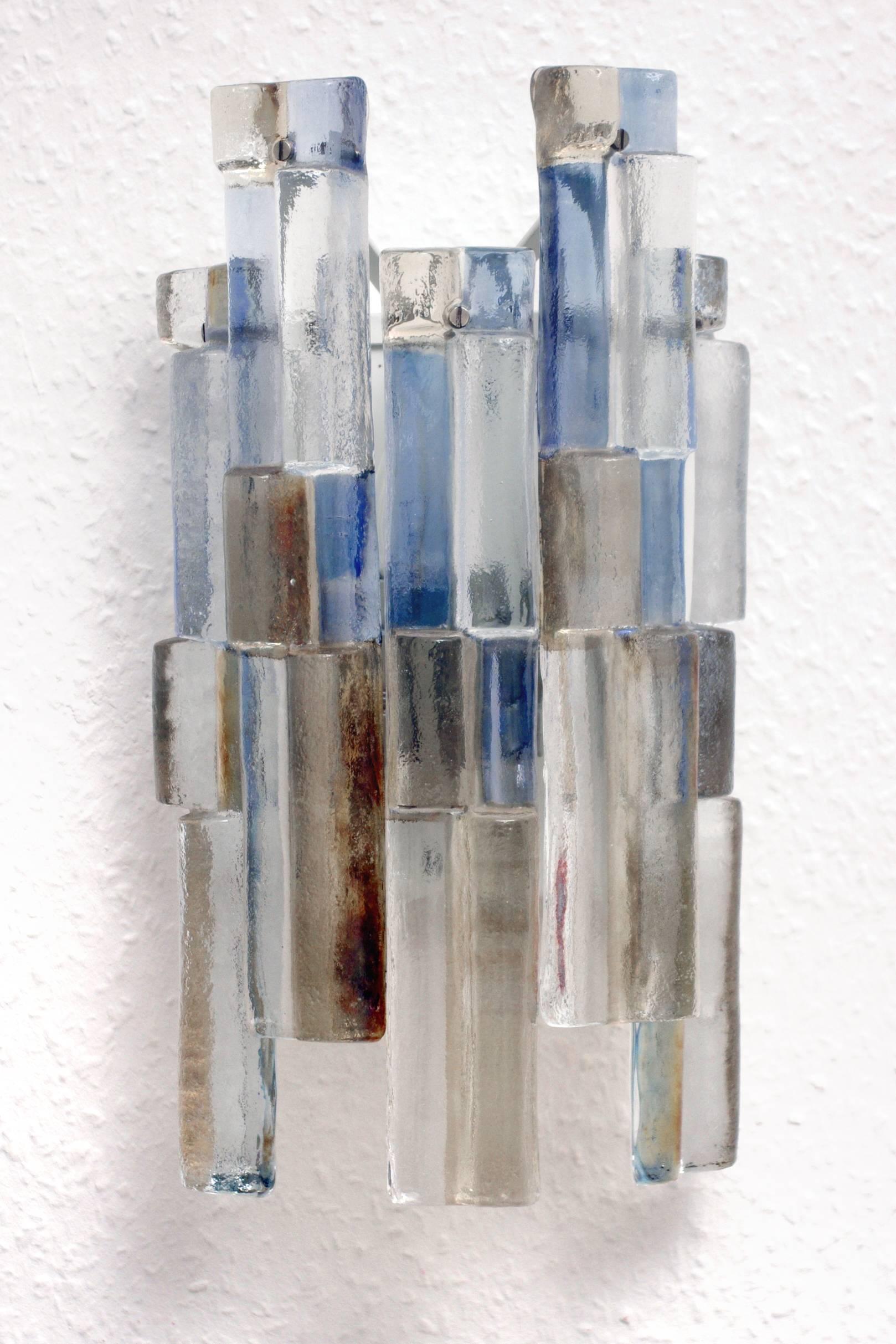 Sculptural organic multi-color blown glass sconce by J.T. Kalmar for Franken KG.
Austria, 1960s.

Lamp sockets: Two.