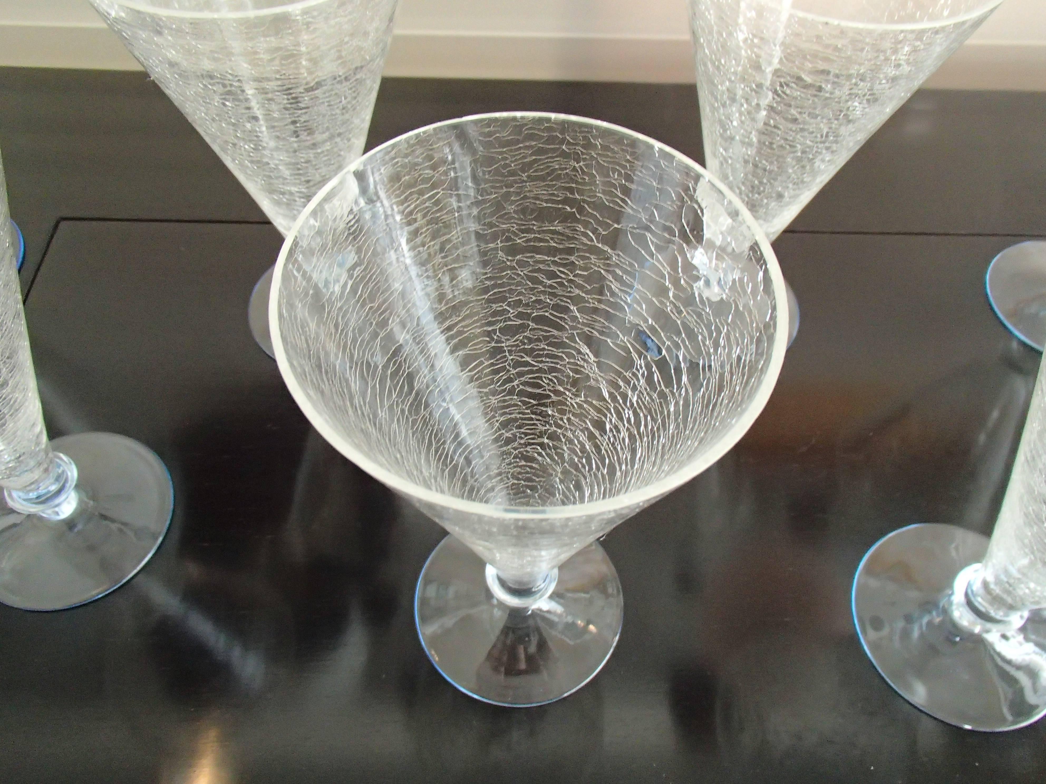 Acht Cracquele-Gläser im Art déco-Stil mit hellblauem Sockel im Angebot 1