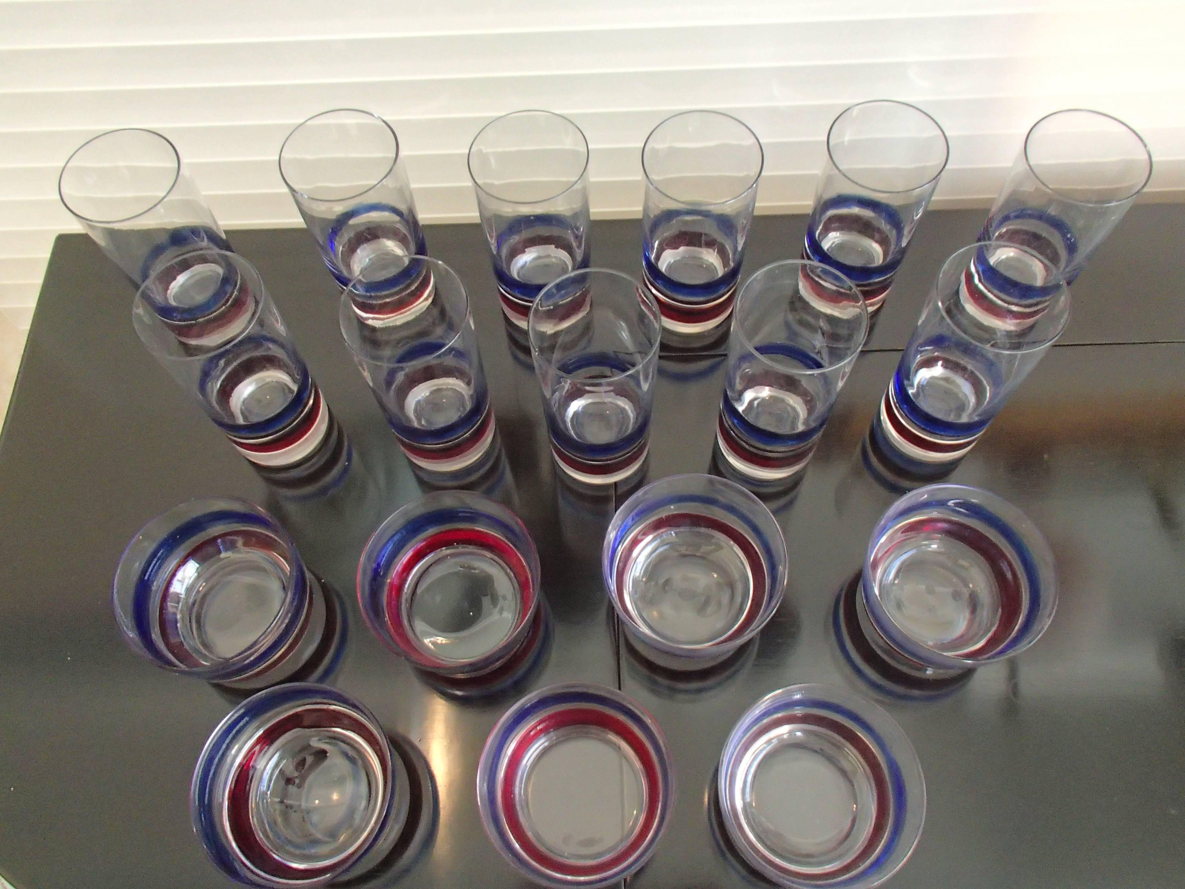 Mid-Century Seven Cups and 11 Water, Long Drink Glasses Red Blue Fulvio Bianconi In Good Condition For Sale In Weiningen, CH