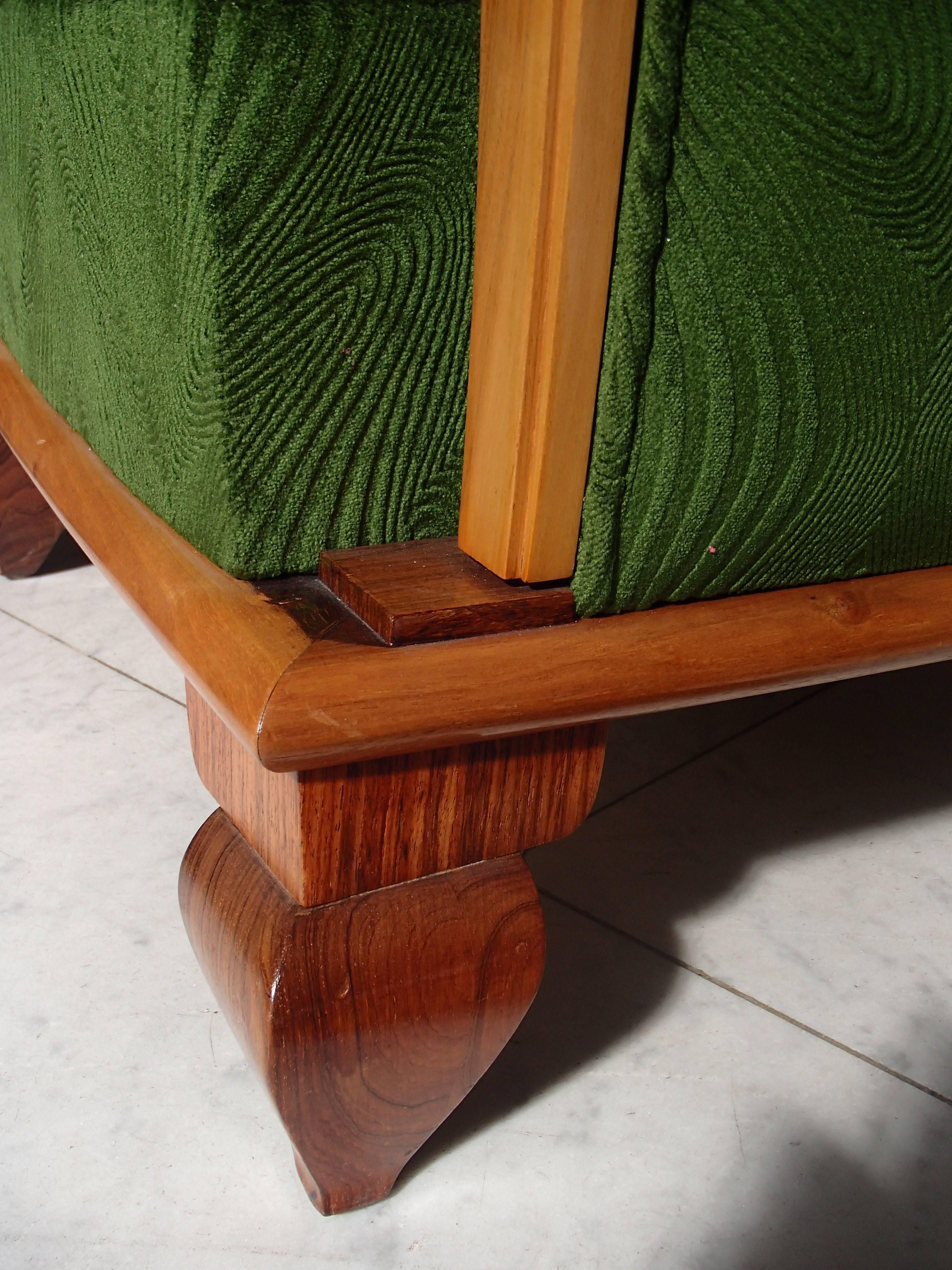 Canapé trois places Art déco en velours vert avec deux fauteuils Merkt en vente 1