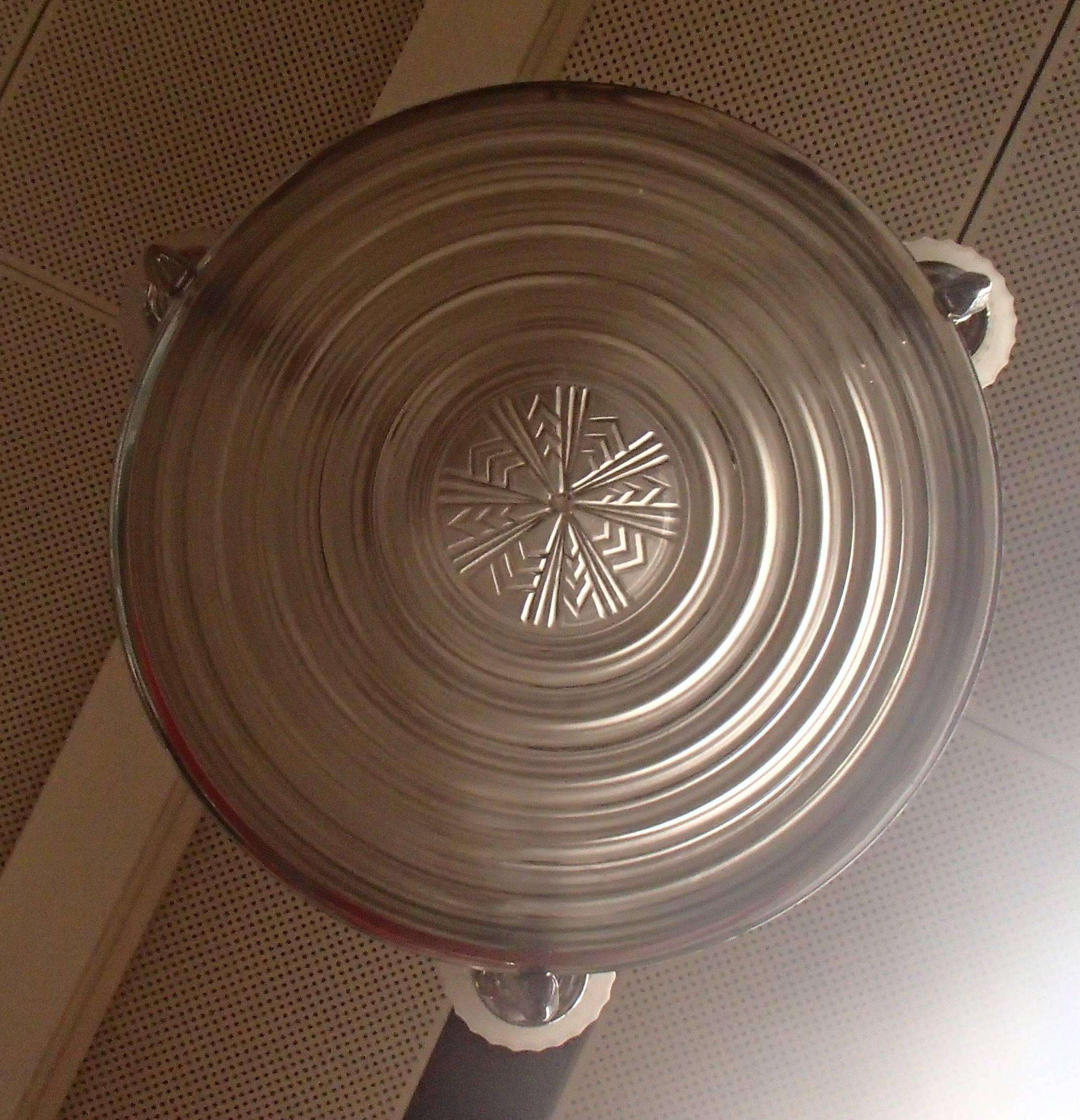 Francese Lampadario del 1930 di G. Leleu in ottone cromato e vetro colorato in vendita