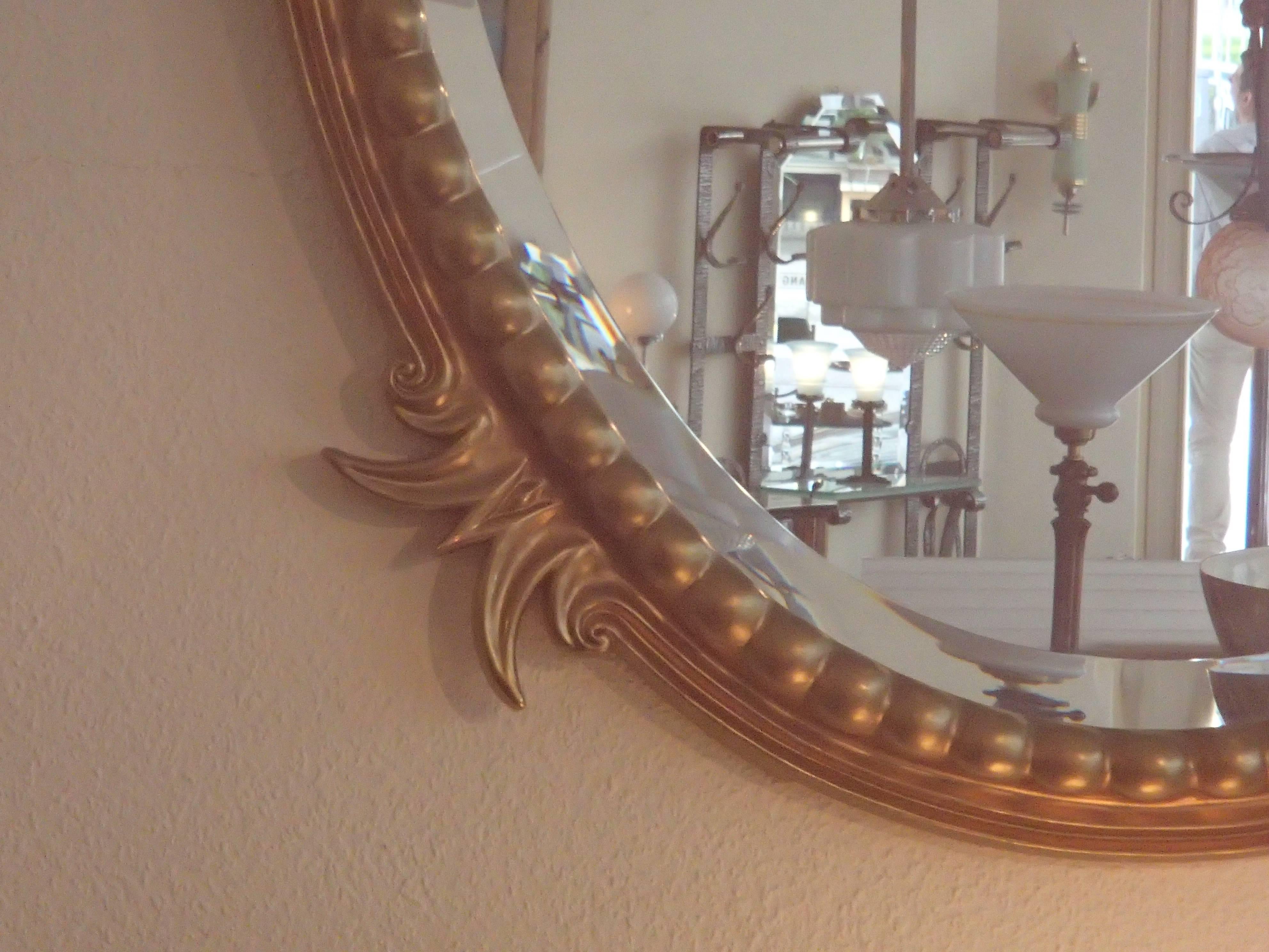 Allemand Miroir Hughes du 19ème siècle avec cadre ovale doré en vente