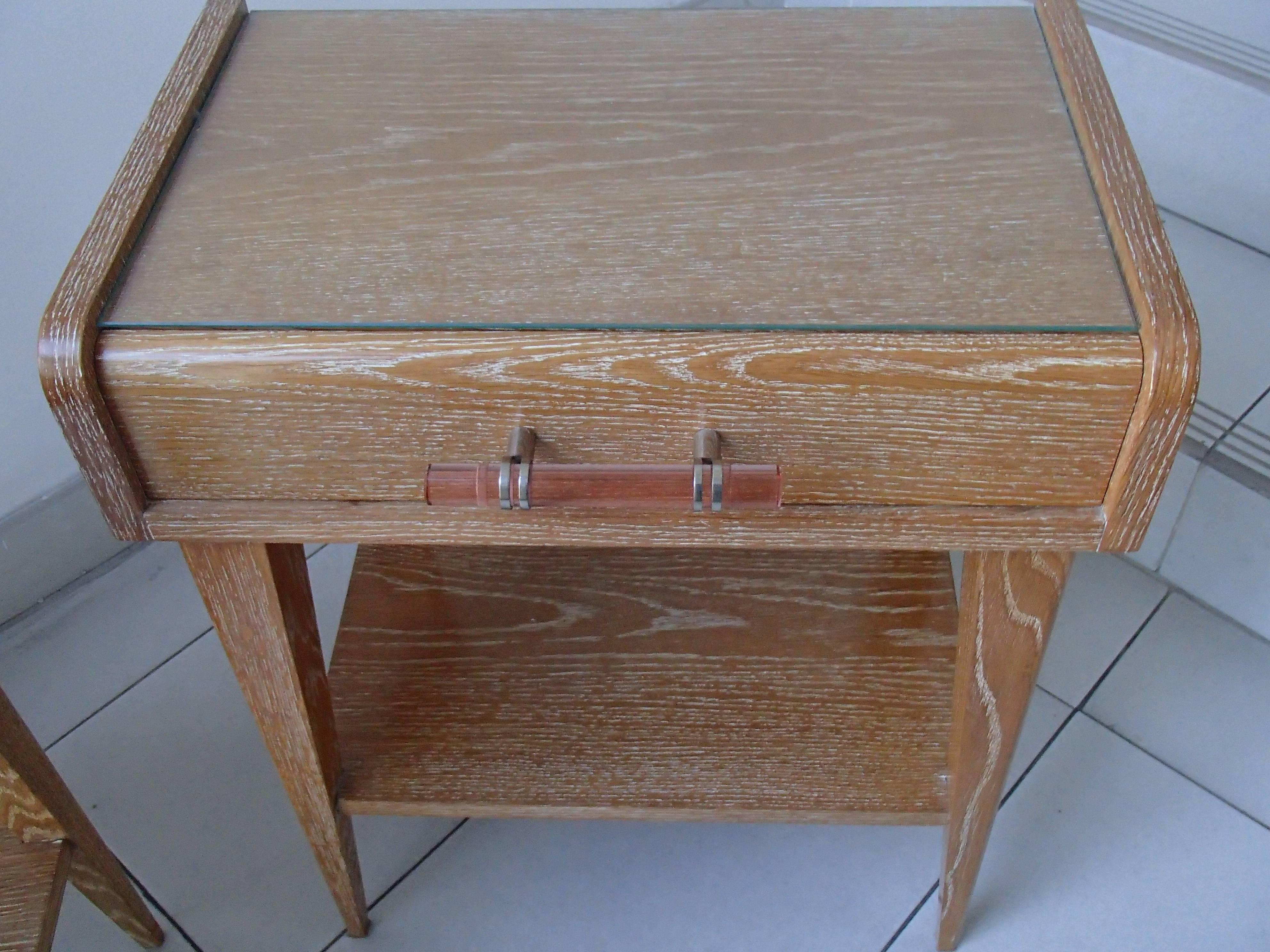 Mid-20th Century Pair of 1940 Side Tables or Nightstands Cerused Oak Pink Glass Handle