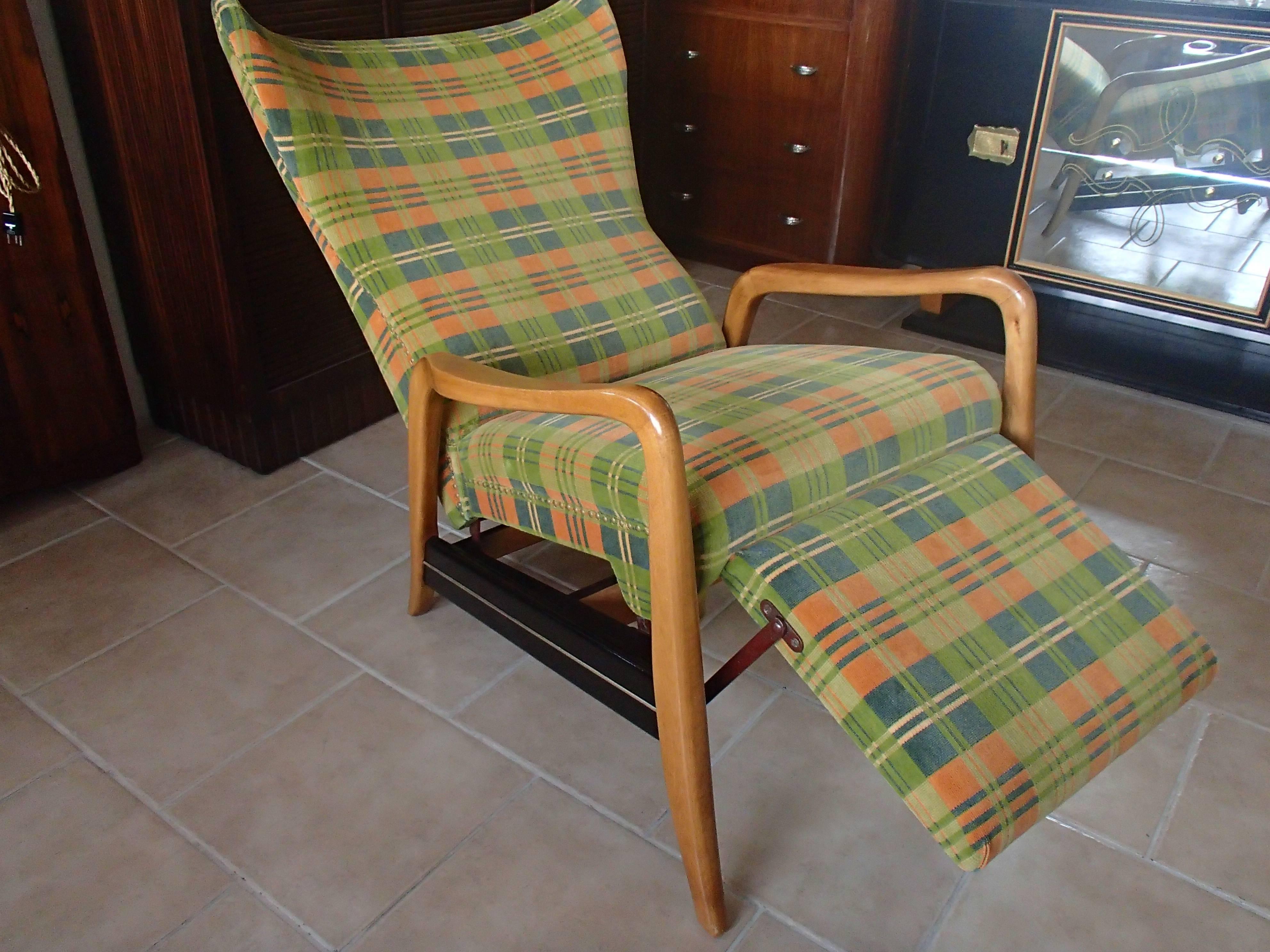 Mid-Century Lounge Chair In Excellent Condition For Sale In Weiningen, CH