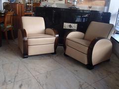 Pair of Art Deco Leather Streamline Club Chairs with Ebene de Macassar Arms
