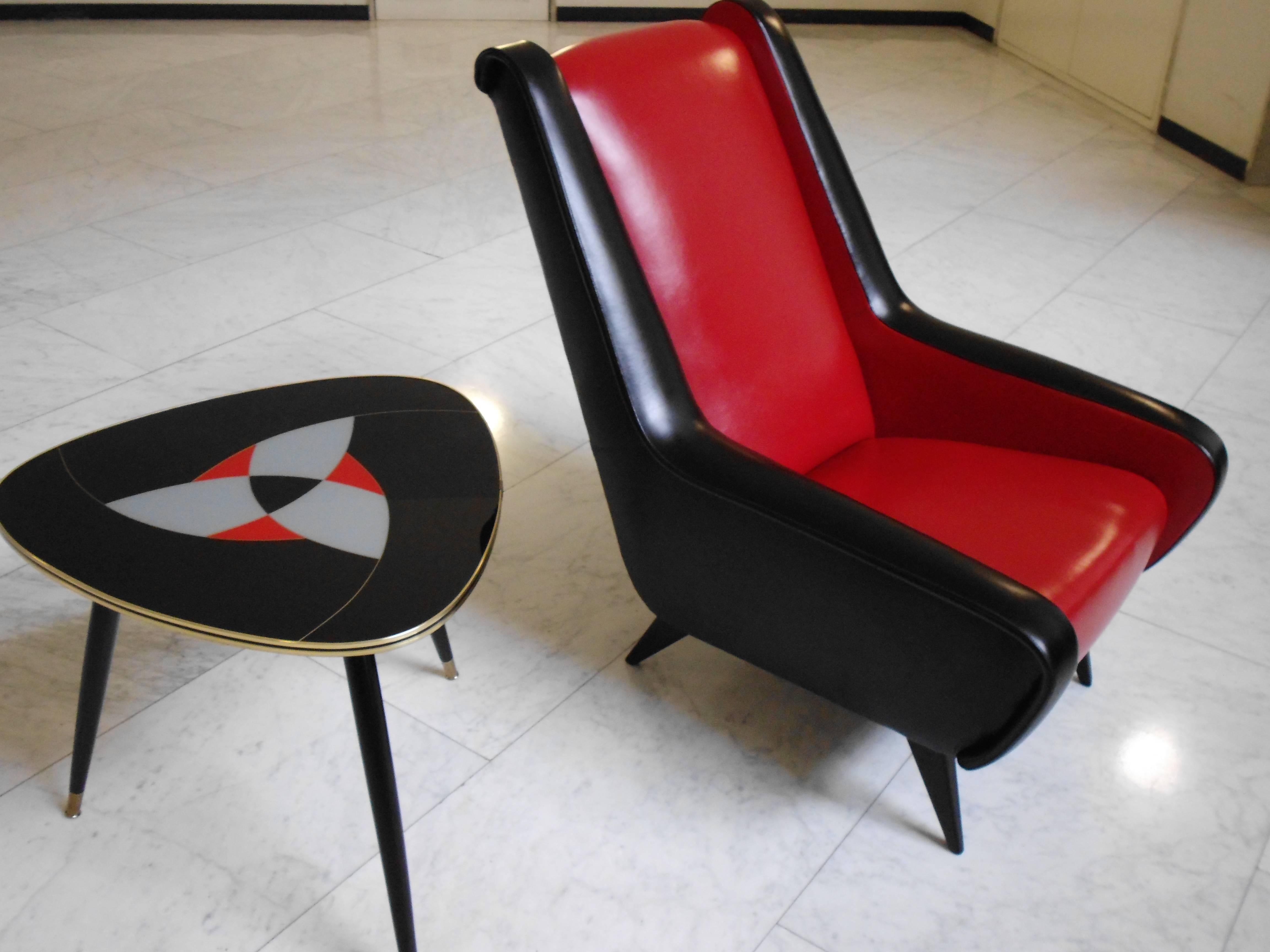Mid-Century Red and Black Origin Leatherette Lounge Chair In Excellent Condition In Weiningen, CH