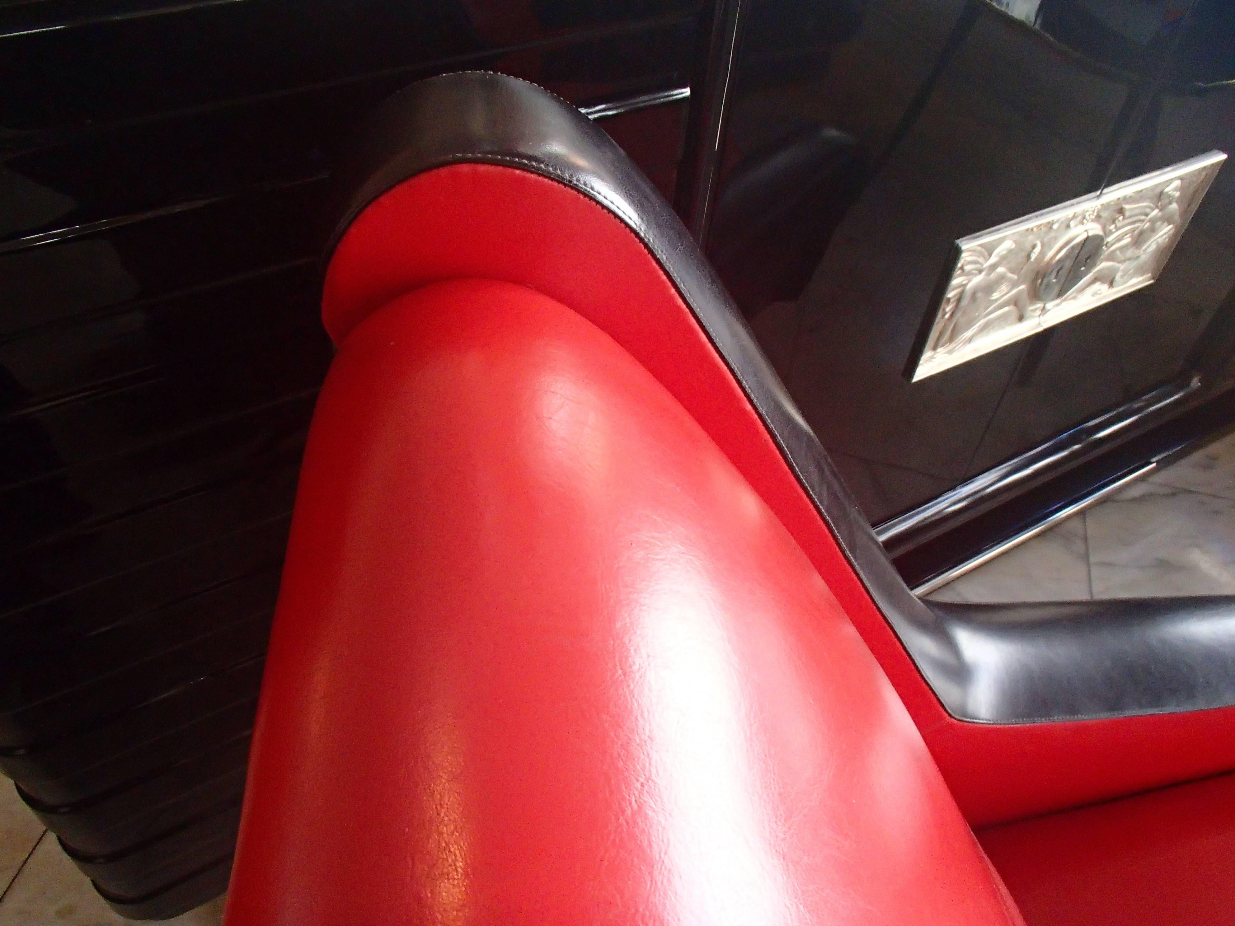 20th Century Mid-Century Red and Black Origin Leatherette Lounge Chair