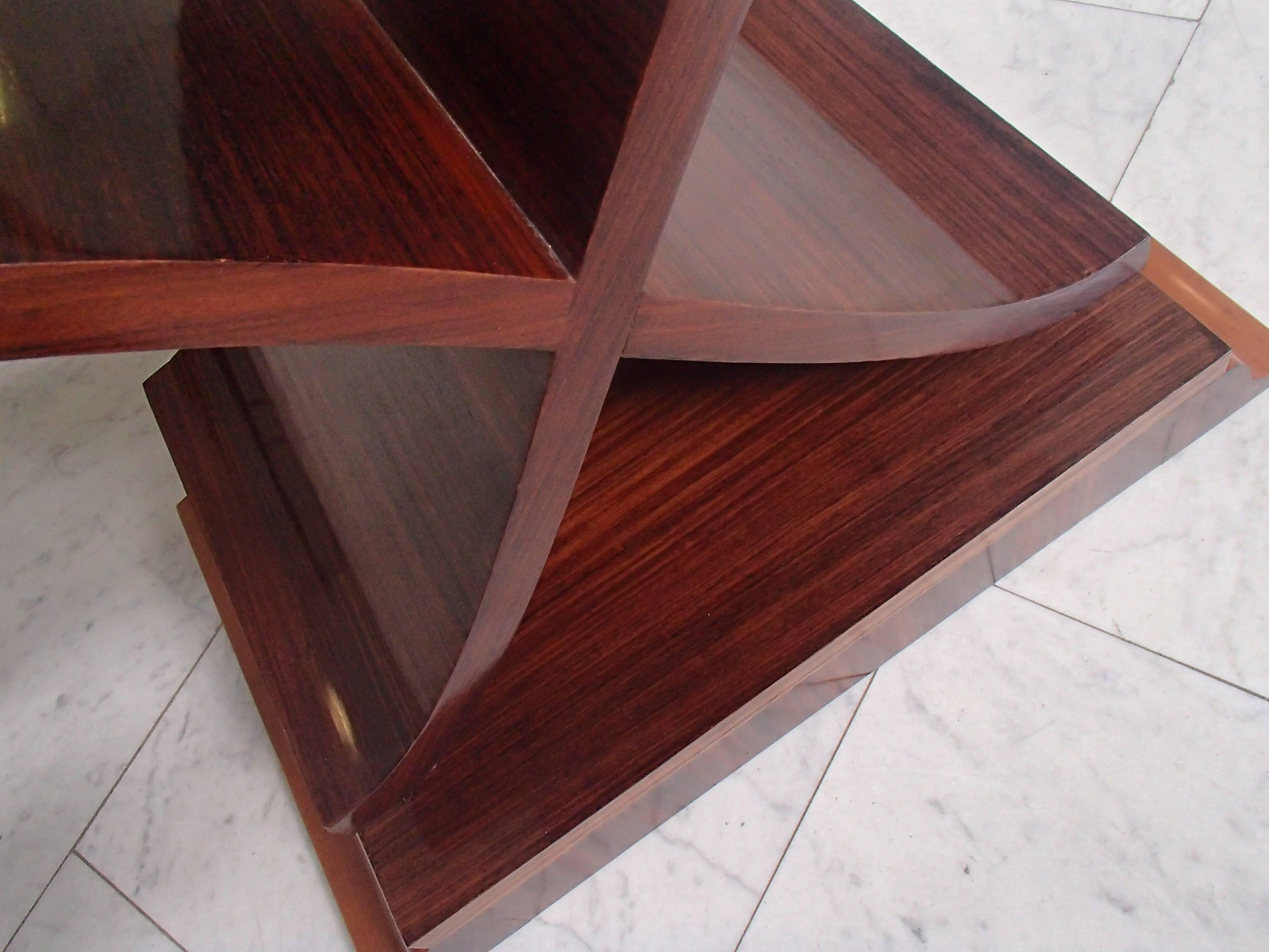 Grande console/table d'appoint Art Déco en forme de X en bois de rose Bon état - En vente à Weiningen, CH