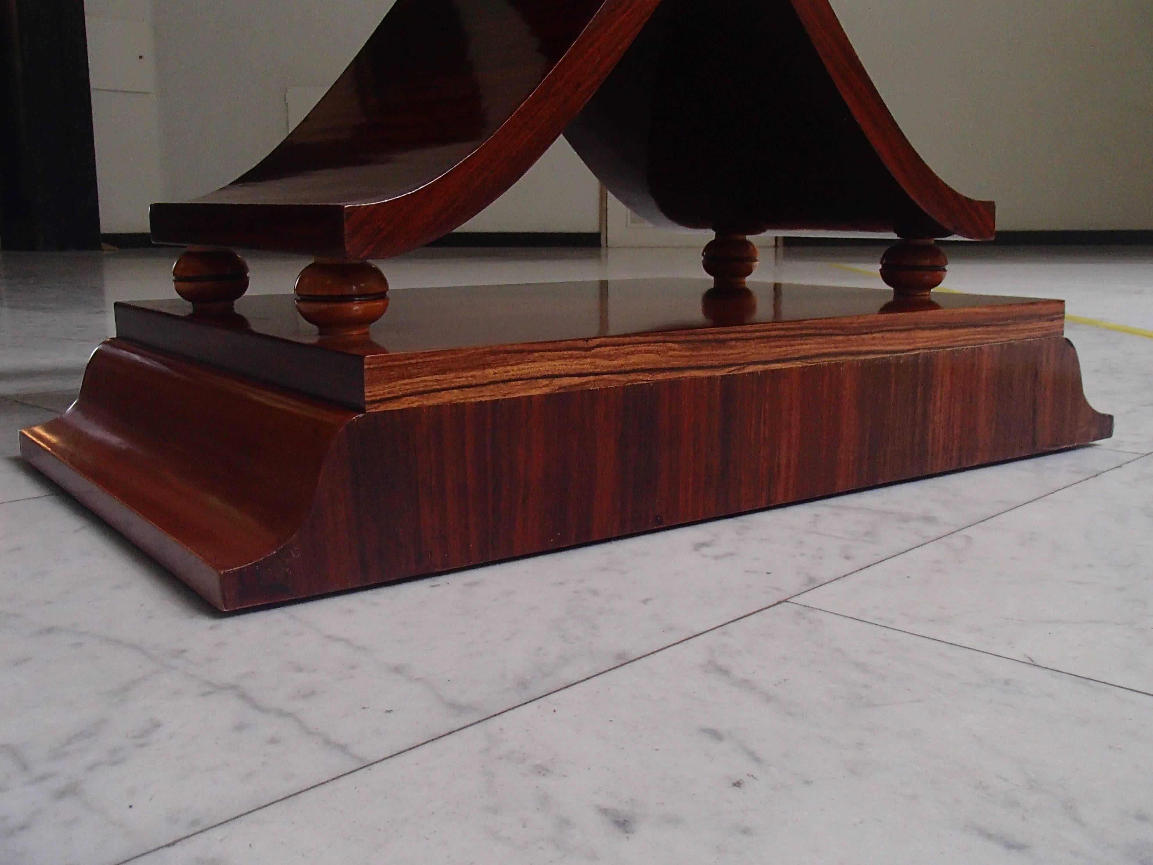 Bois Grande console/table d'appoint Art Déco en forme de X en bois de rose en vente