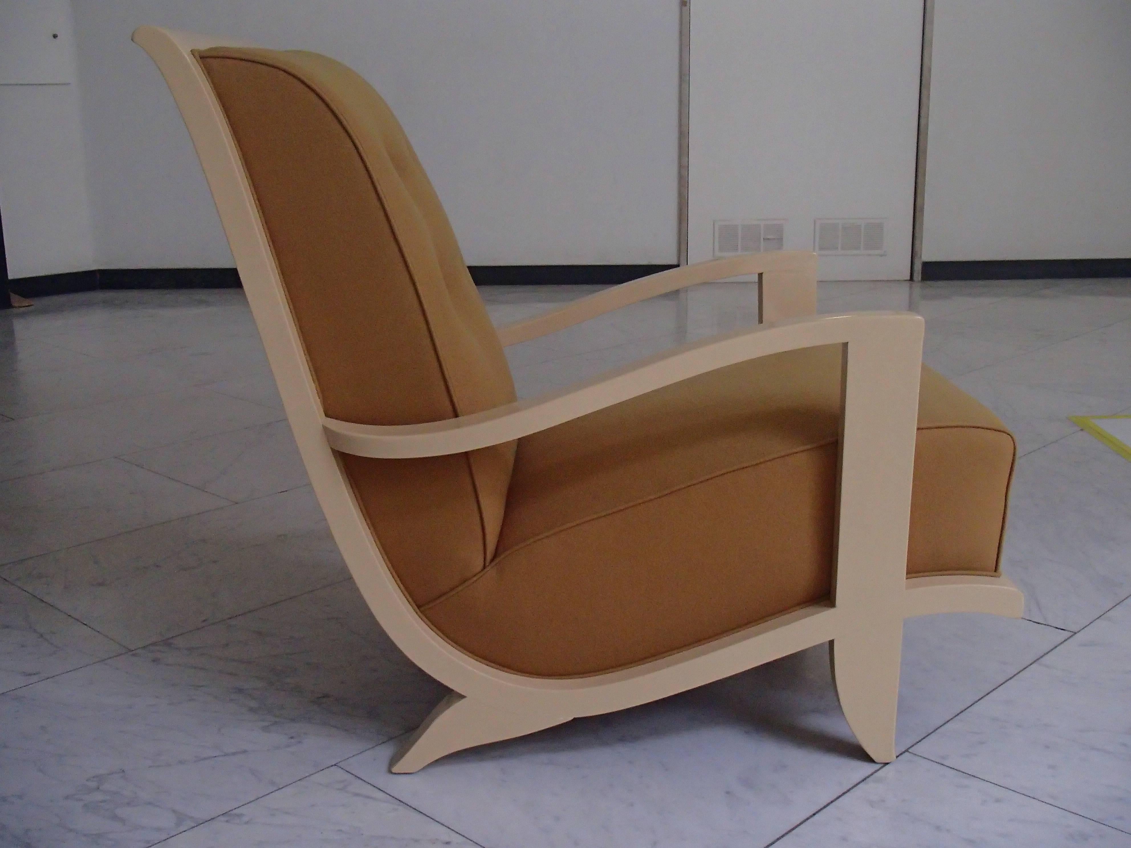 Sehr elegante Stromlinie Lounge-Sessel ist das Holz lackiert Elfenbein und es ist neu gepolstert und erholte sich mit Wolle Gewebe Senf Farbe.