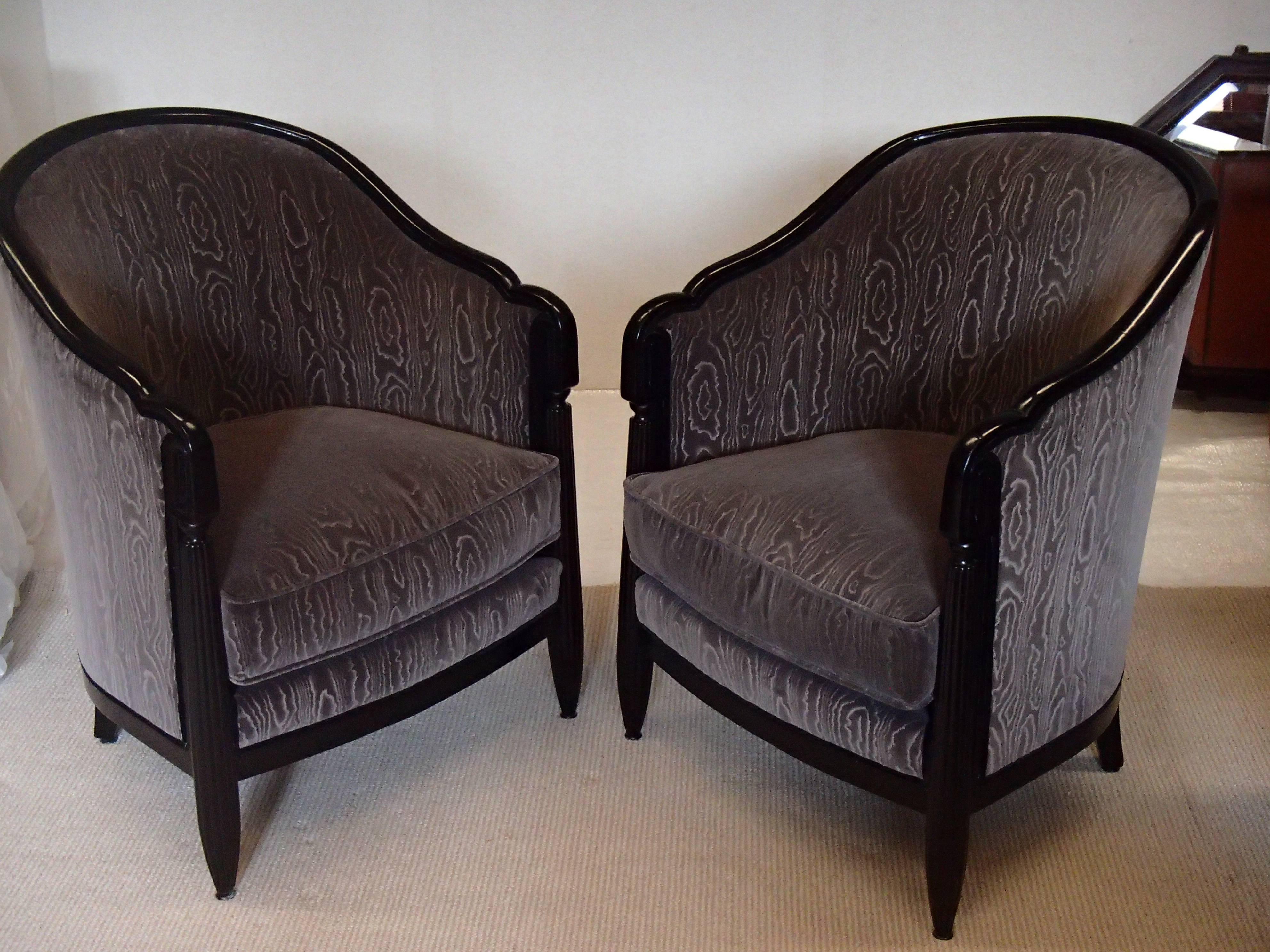 Pair of 1920 armchairs bérgères restored with black shellac and reupholstered and recovered with a anthracite moire velvet. Cushions are both side usable.
