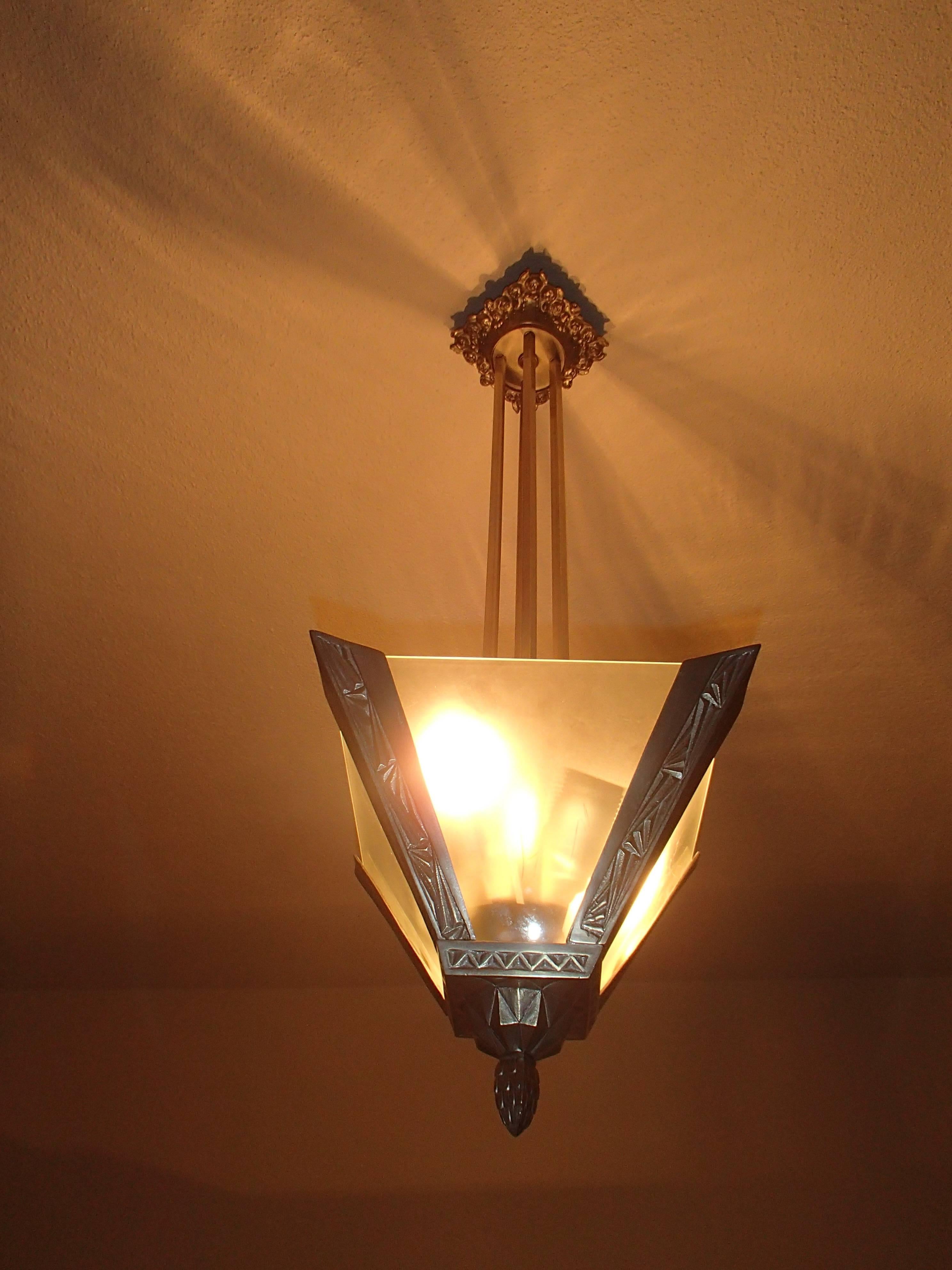 French Art Deco geometric  bronze nickeled chandelier with satined glass For Sale