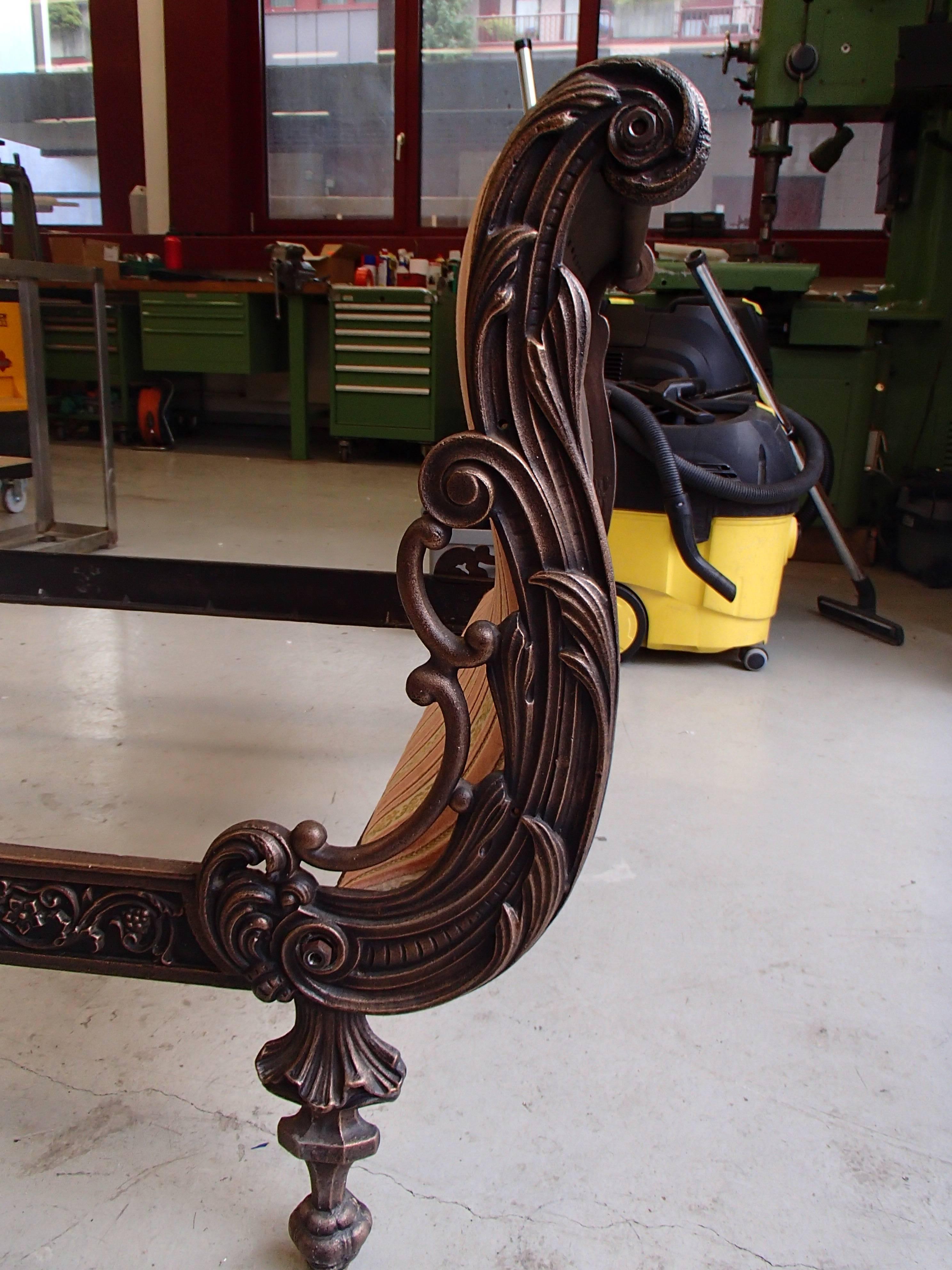 19th Century Daybed Cast Iron Completely Restored Copper Patina In Excellent Condition In Weiningen, CH