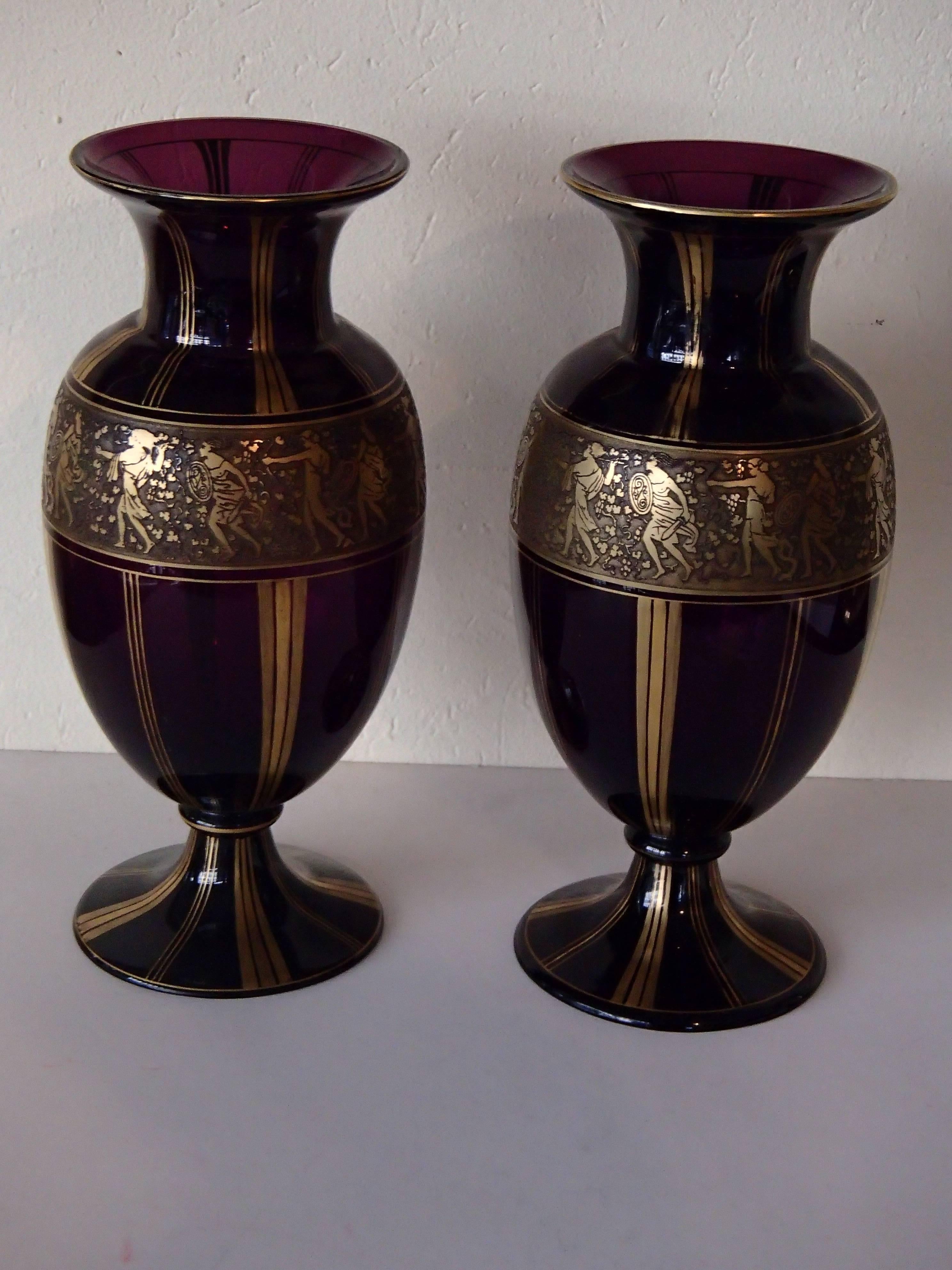 Paar riesige Ludwig Moser Karlsbad-Vasen mit goldenen mythologischen Motiven im Angebot 1