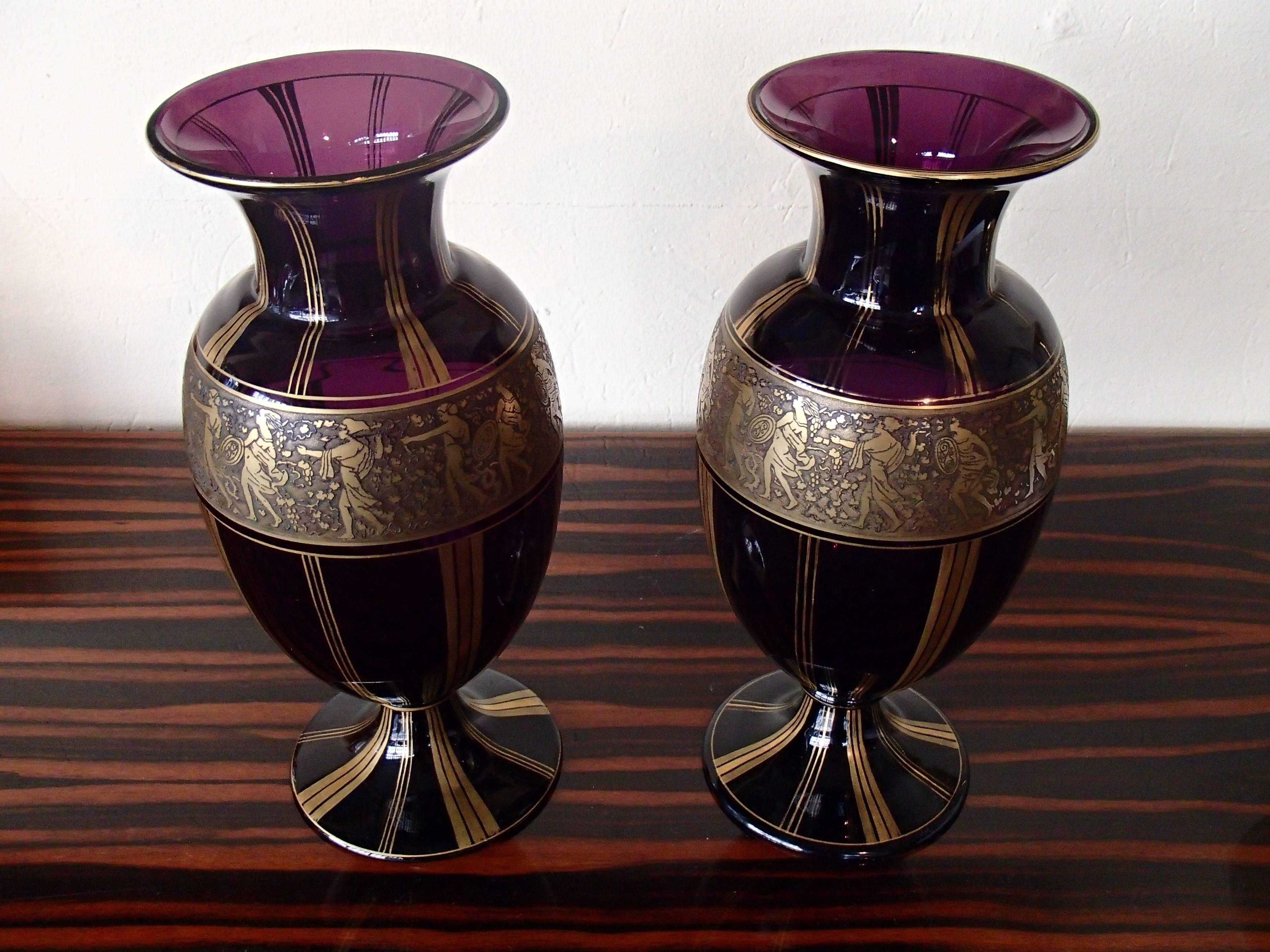 Paar riesige Ludwig Moser Karlsbad-Vasen mit goldenen mythologischen Motiven (Jugendstil) im Angebot