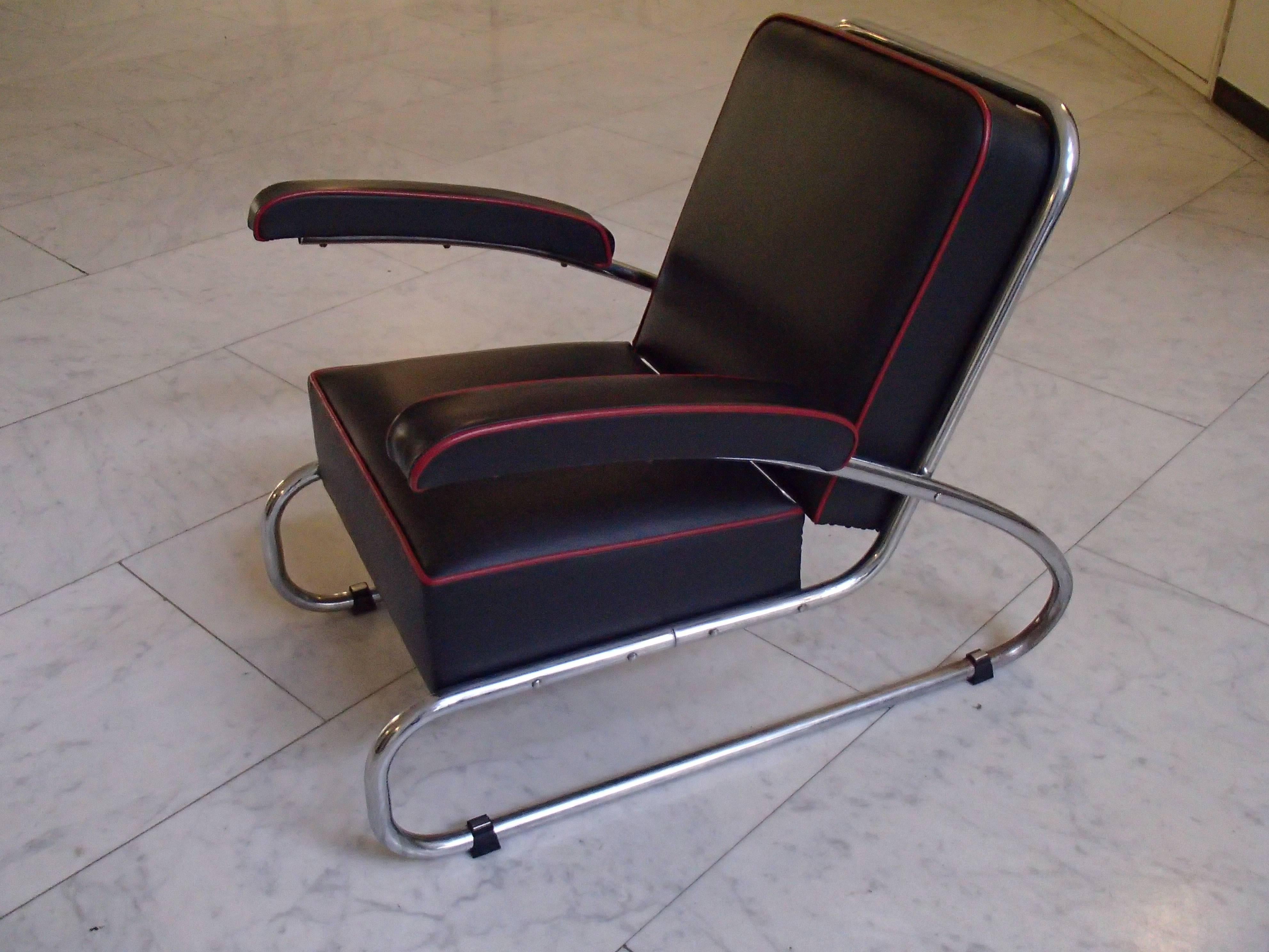 Paar Gottwald Bauhaus Loungesessel aus verchromtem schwarzem Leder Rot (Tschechisch) im Angebot